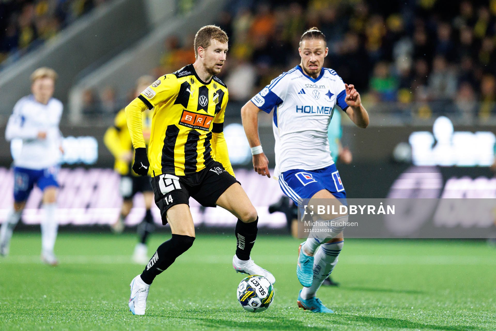 Häckens Simon Gustafson och IFK Norrköpings Kevin Höög