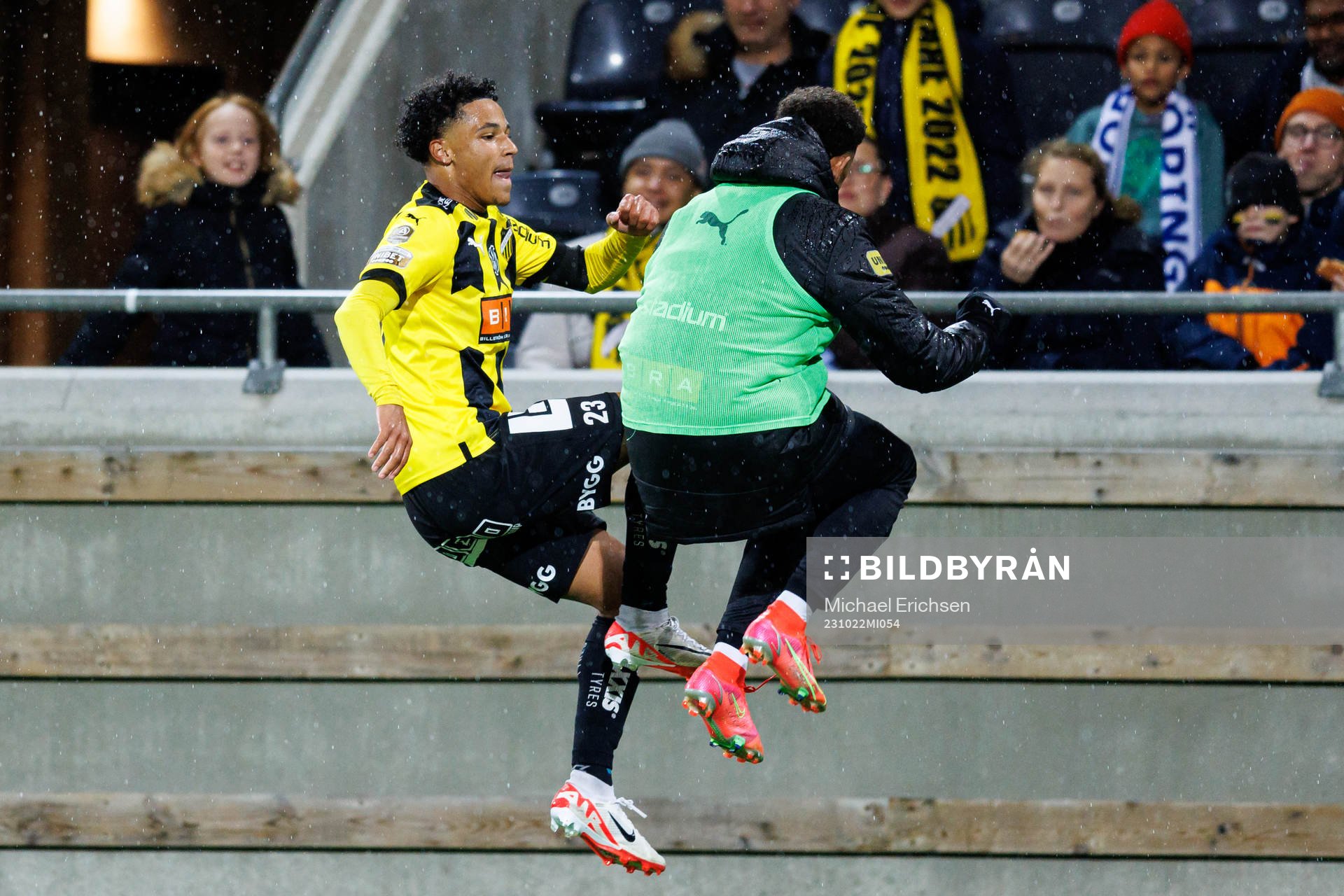 Häckens Momodou Lamin Sonko jublar efter 3-1 under fotbollsmatchen i Allsvenskan mellan Häcken och IFK Norrköping den 22 oktober 2023 i Göteborg.