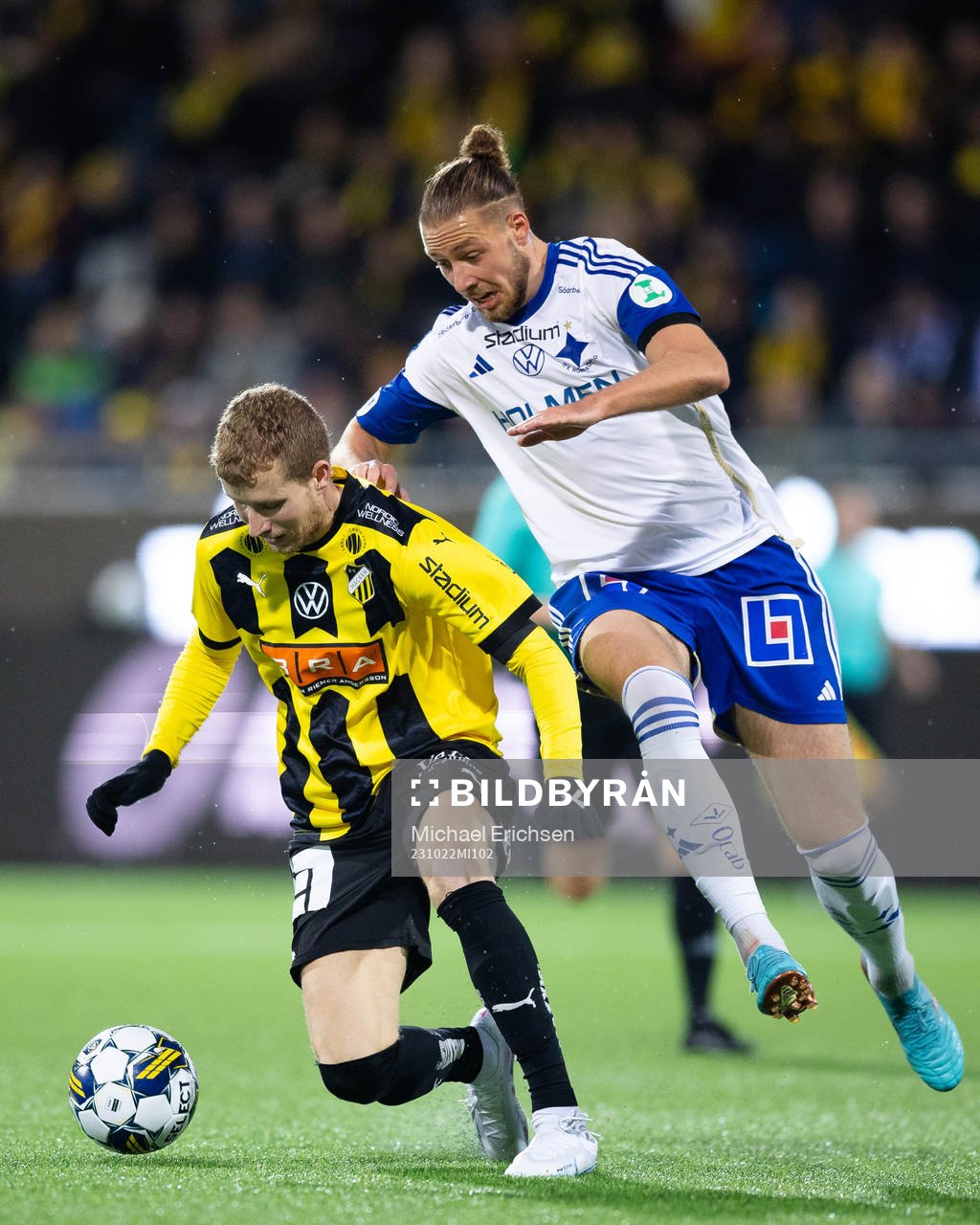 Häckens Simon Gustafson och IFK Norrköpings Kevin Höög