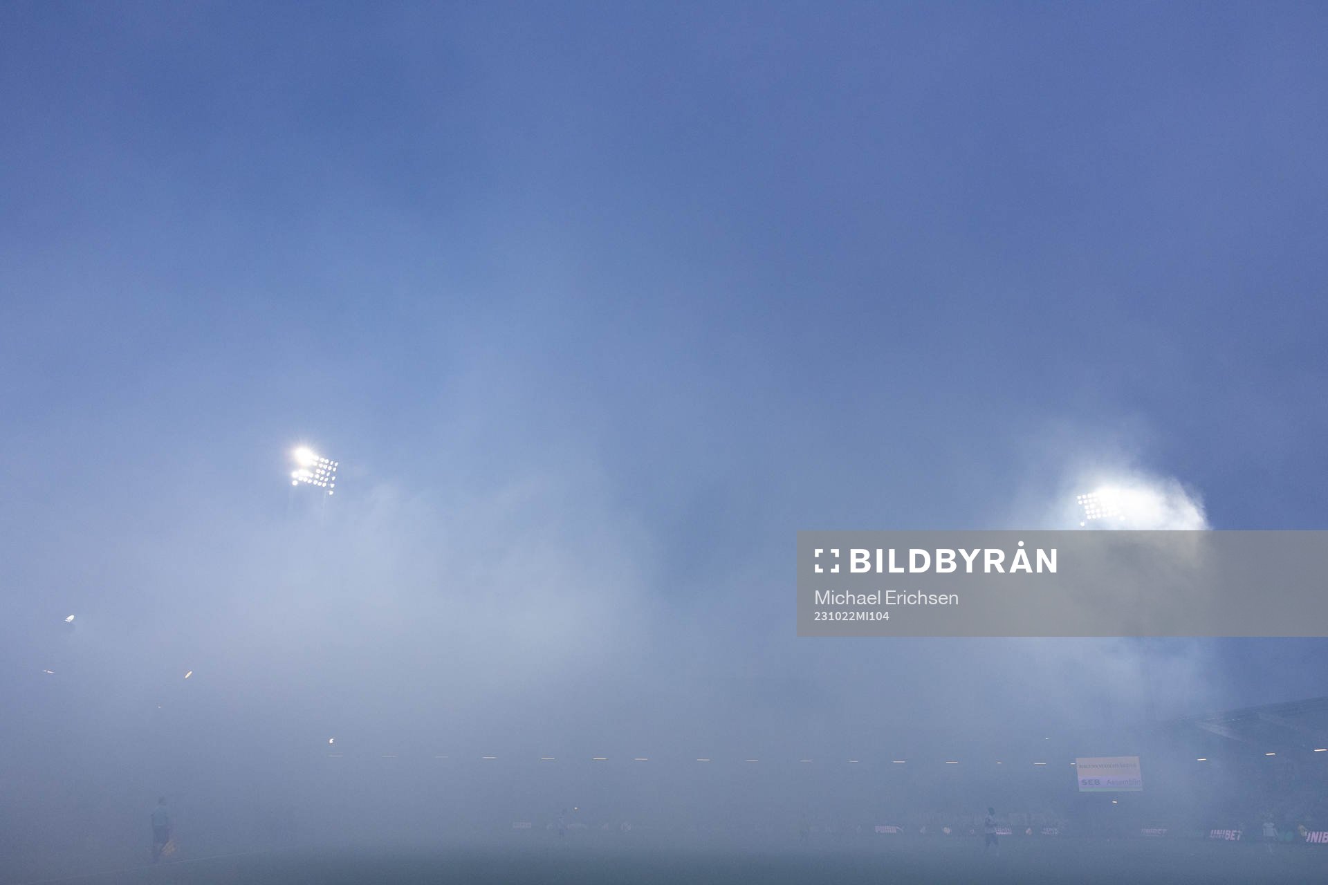 Bravida Arena rökfylld efter pyroteknik innan fotbollsmatchen i Allsvenskan mellan Häcken och IFK Norrköping den 22 oktober 2023 i Göteborg.