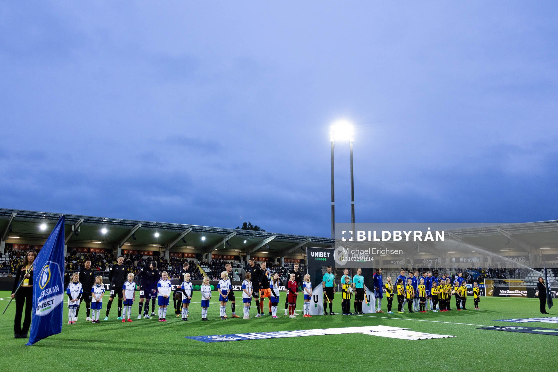 Lagen på line up innan fotbollsmatchen i Allsvenskan