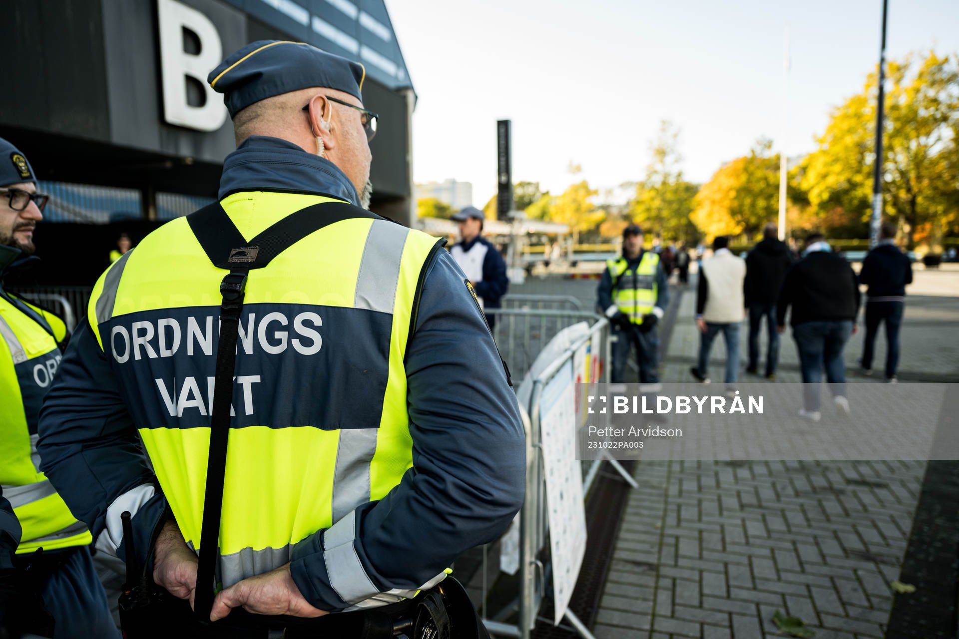 Ordningsvakter utanför arenan