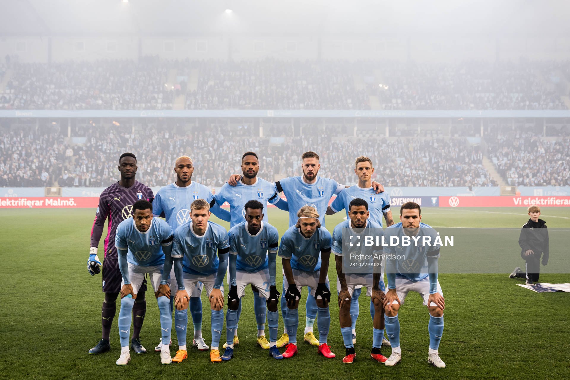 Malmö FFs spelare ställer upp för en lagbild