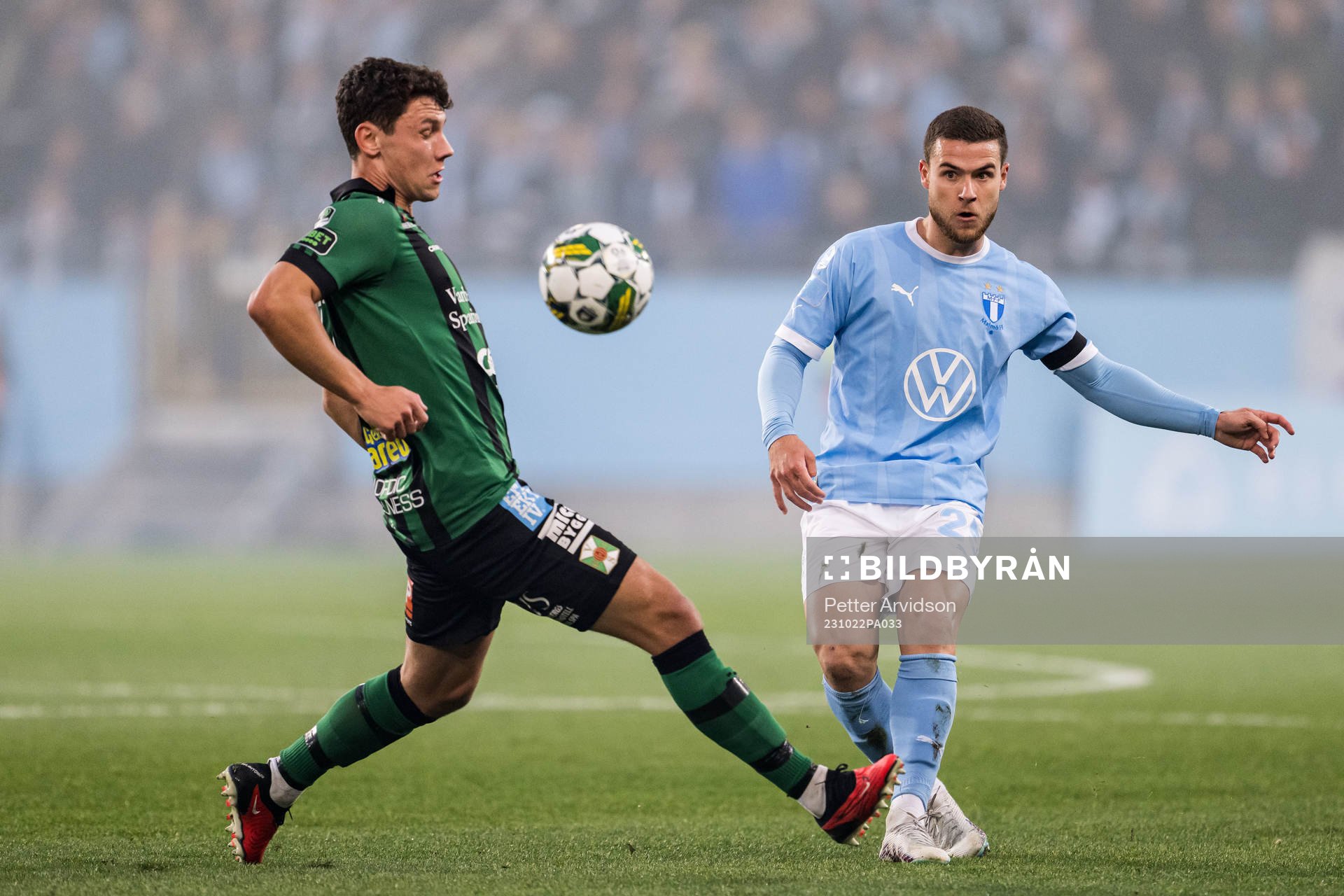 Varbergs Mads Borchers och Malmö FFs Gabriel Busanello