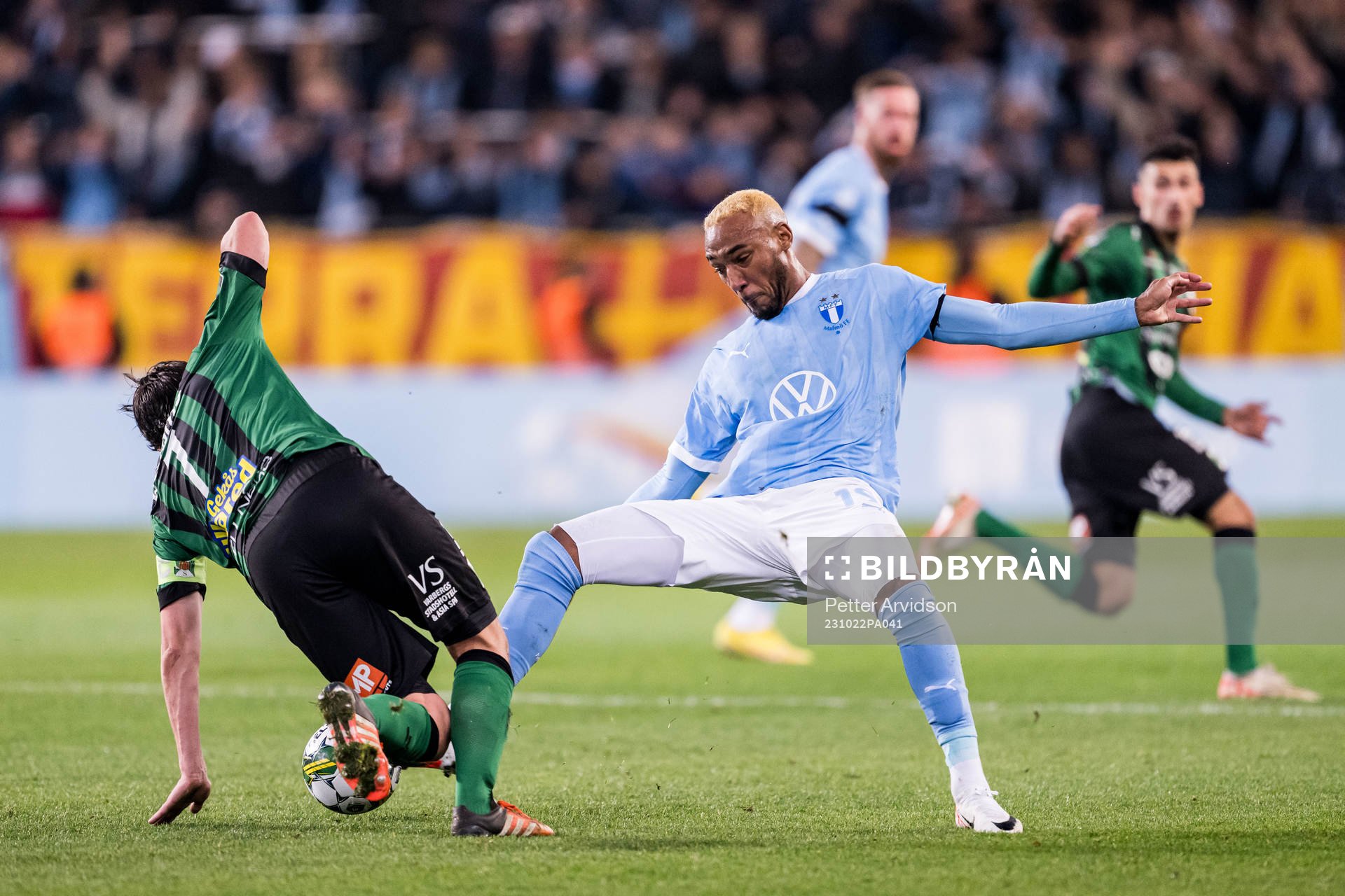 Varbergs Robin Tranberg och Malmö FFs Derek Cornelius