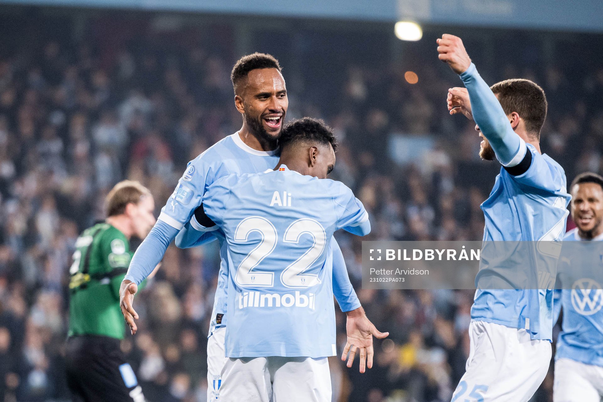Malmö FFs Isaac Kiese Thelin och Taha Ali jublar