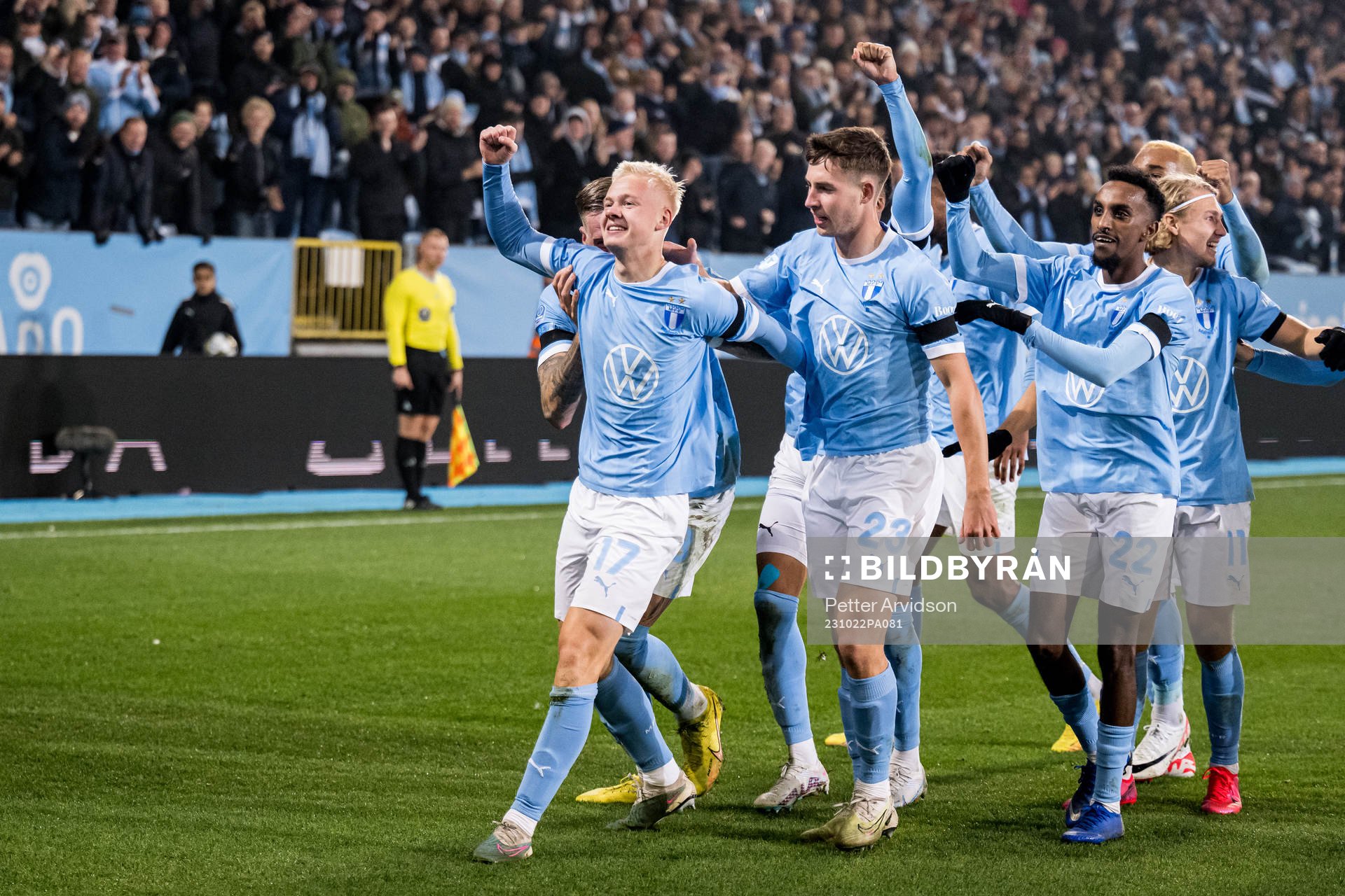 Malmö FFs Otto Rosengren jublar efter 3-0 under fotbollsmatchen i Allsvenskan mellan Malmö FF och Varberg den 22 oktober 2023 i Malmö. 