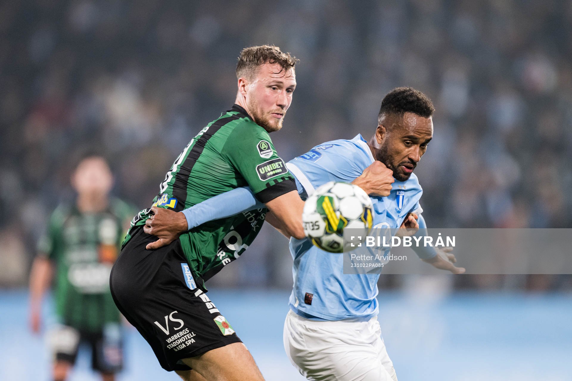 Varbergs Niklas Dahlström och Malmö FFs Isaac Kiese Thelin