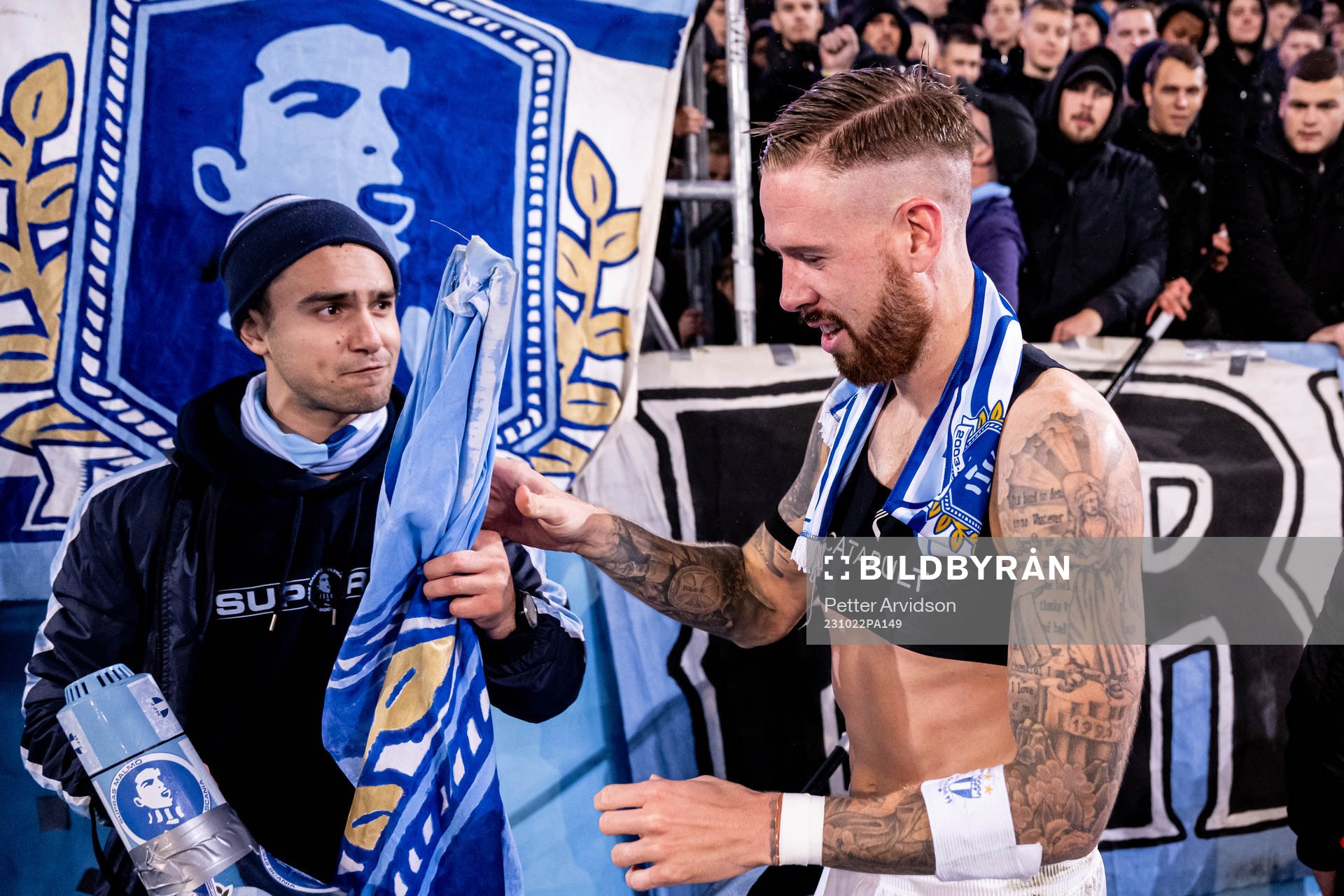 Malmö FFs Pontus Jansson vid supportrarna