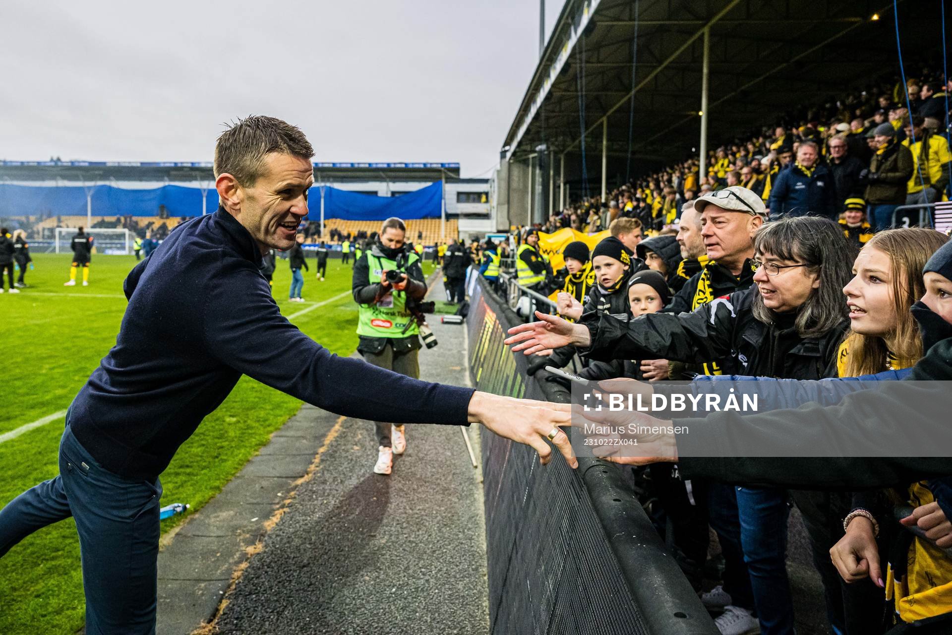 Eirik Bakke, head coach of Lillestrøm, celebrates after the Eliteserien match between Lillestrøm and Vålerenga on October 22, 2023 in Lillestrøm.