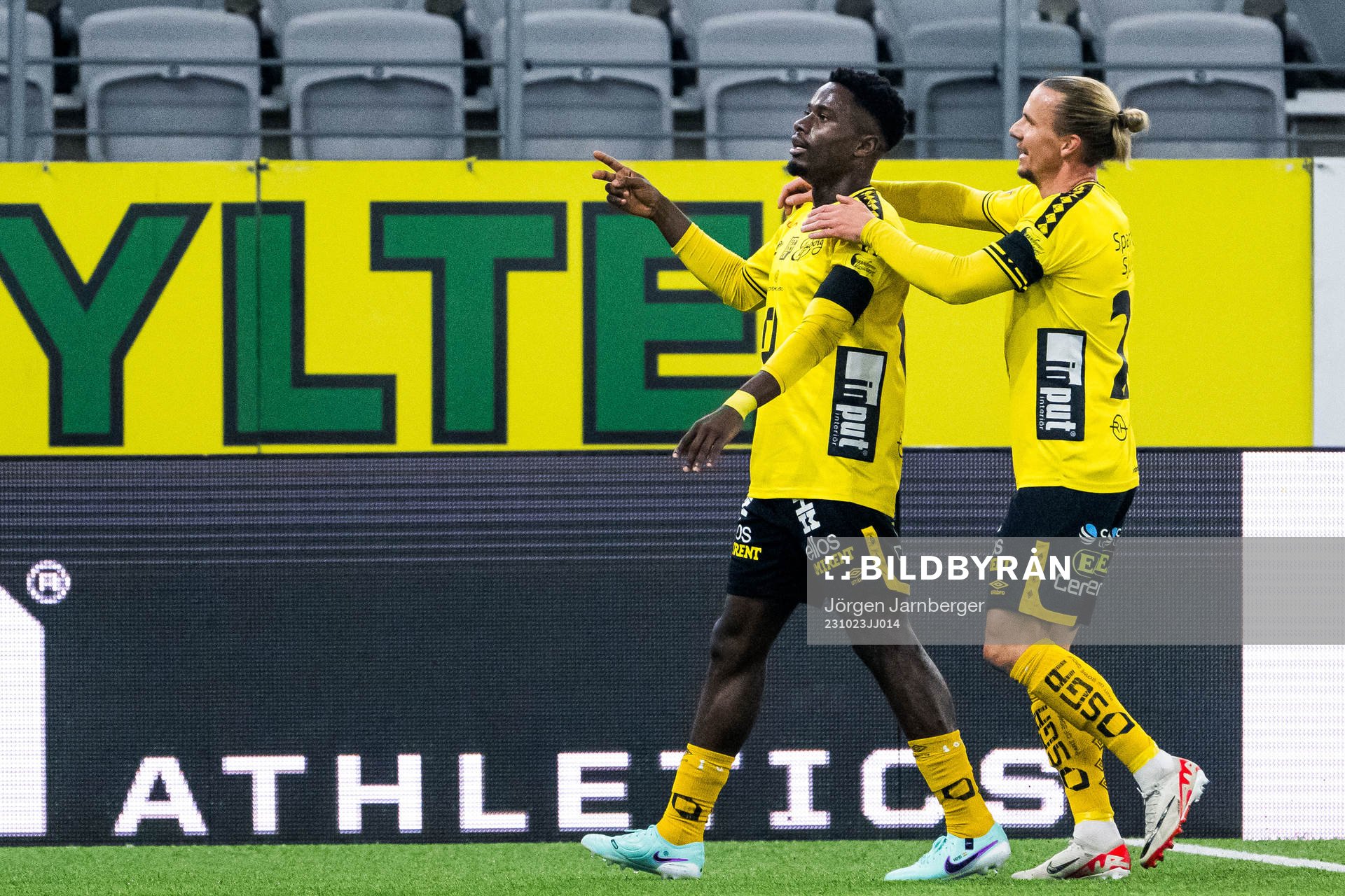 Elfsborgs Michael Baidoo jublar med Elfsborgs Niklas Hult