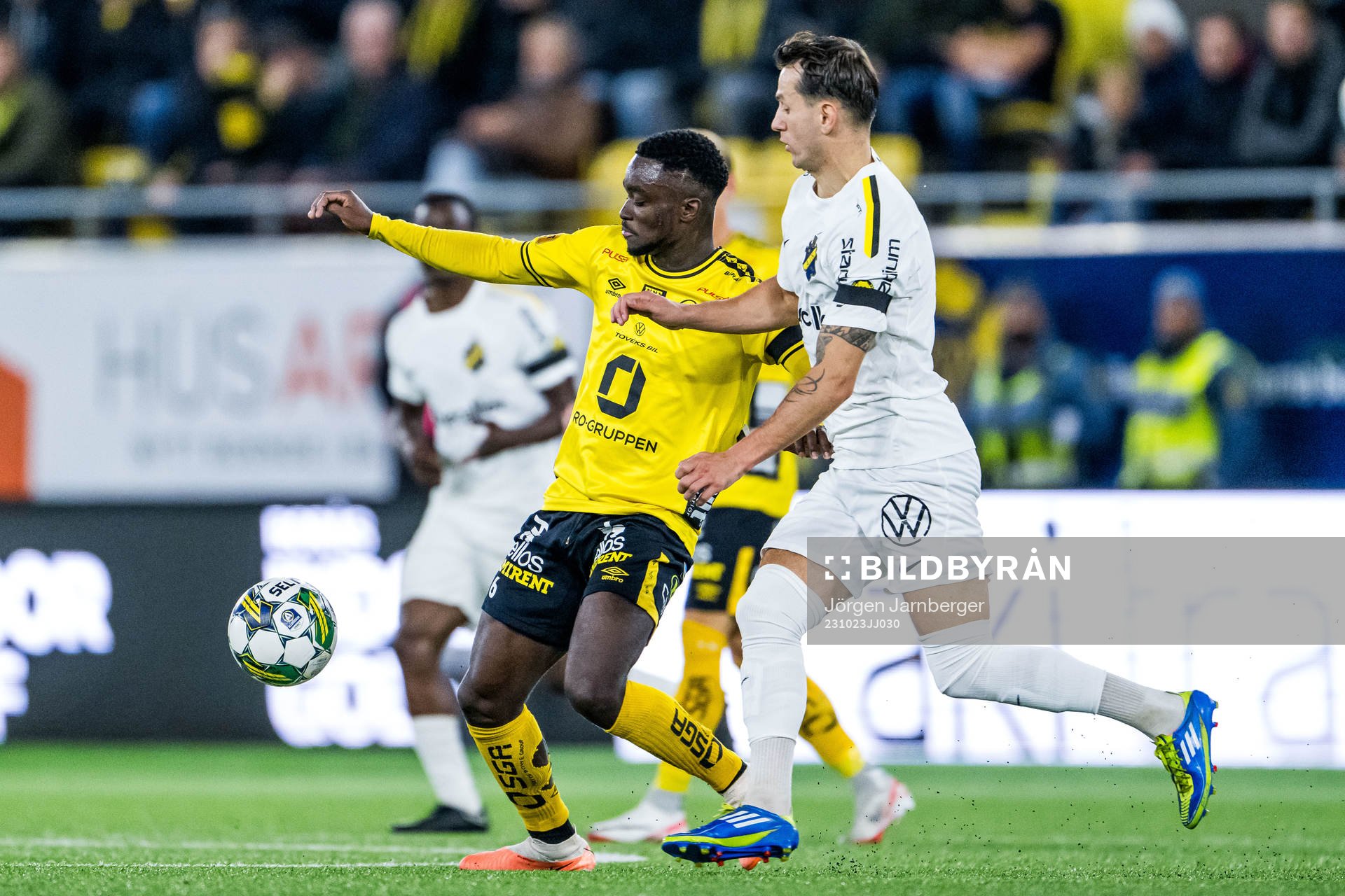 Elfsborgs Emmanuel Boateng  och AIKs Bersant Celina