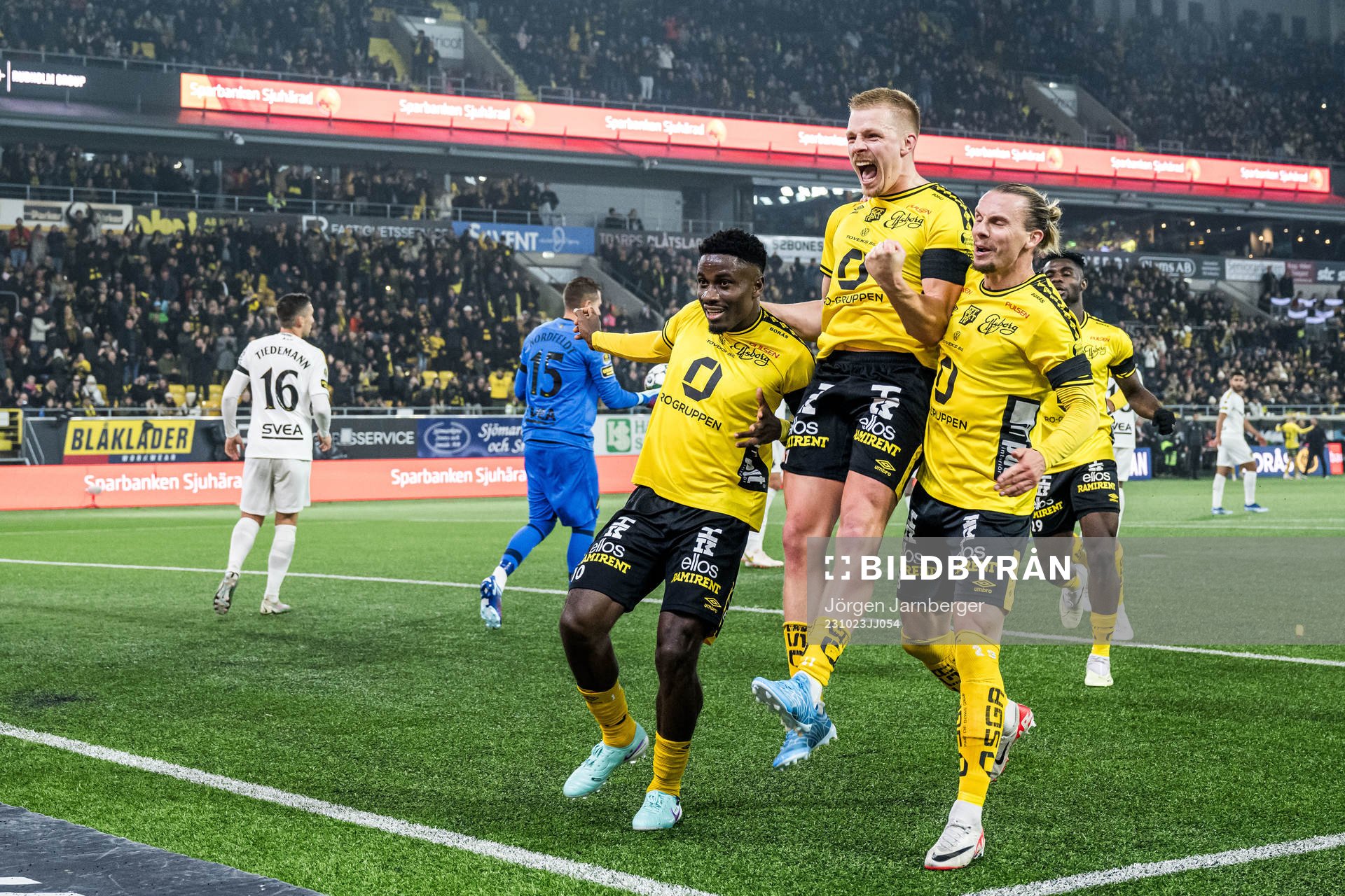 Elfsborgs Michael Baidoo, Per Frick och Niklas Hult jublar