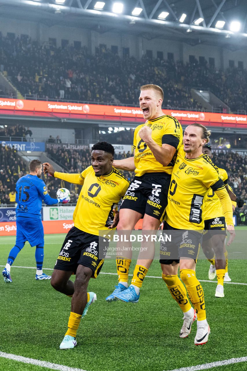 Elfsborgs Michael Baidoo jublar med Per Frick och Niklas