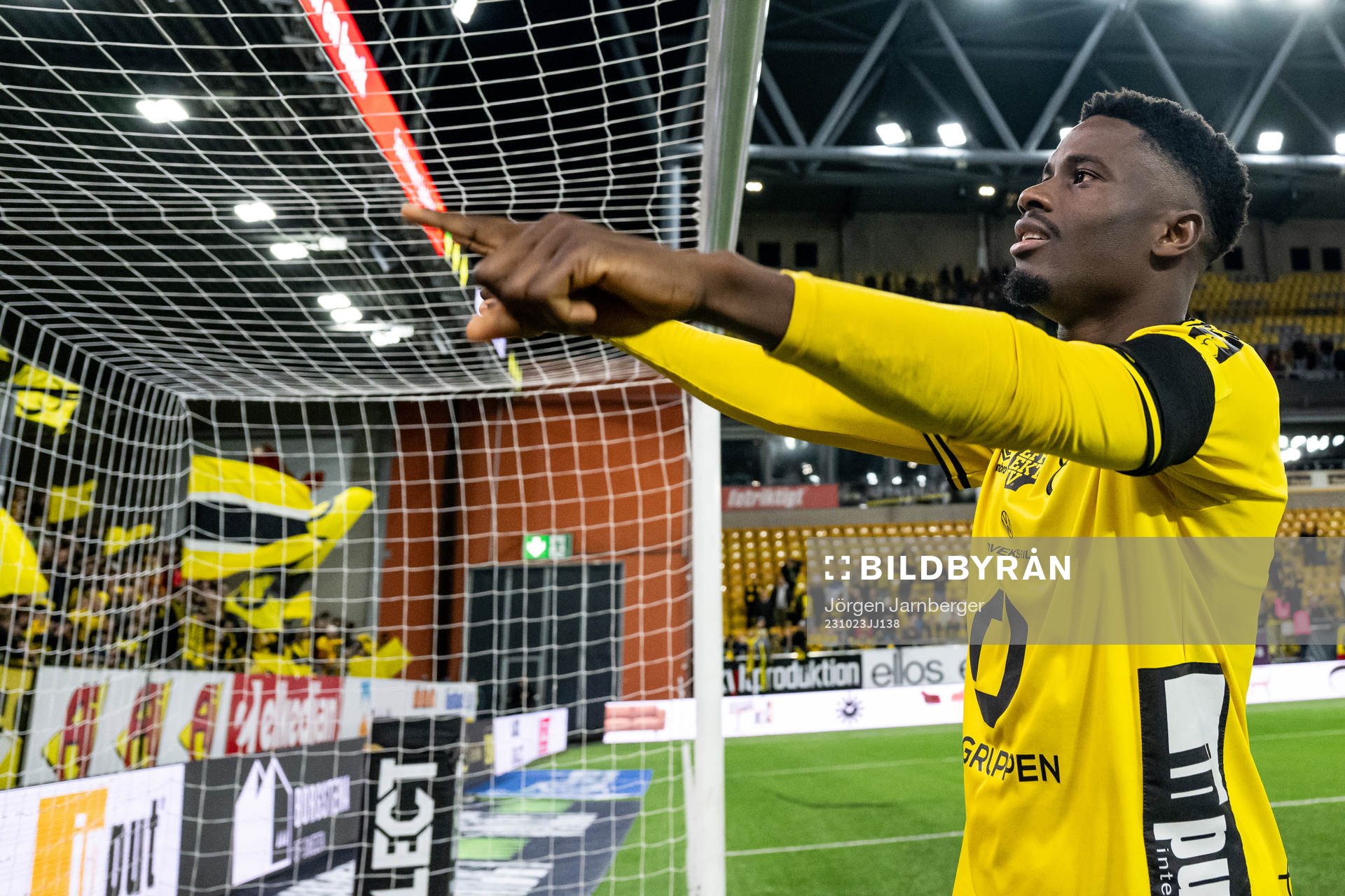 Elfsborgs Michael Baidoo tackar publiken