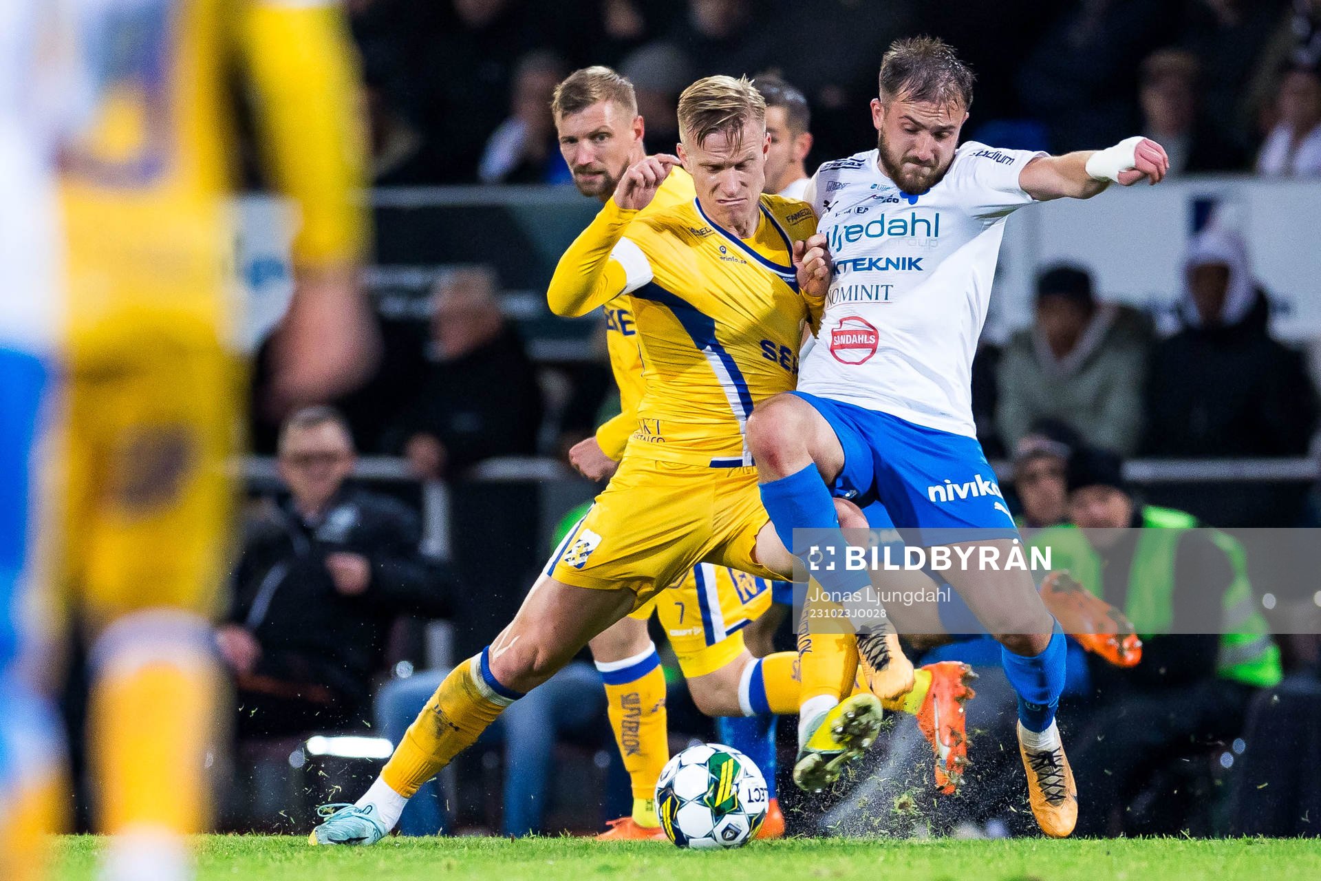 IFK Göteborgs Oscar Wendt och Värnamos Albion Ademi