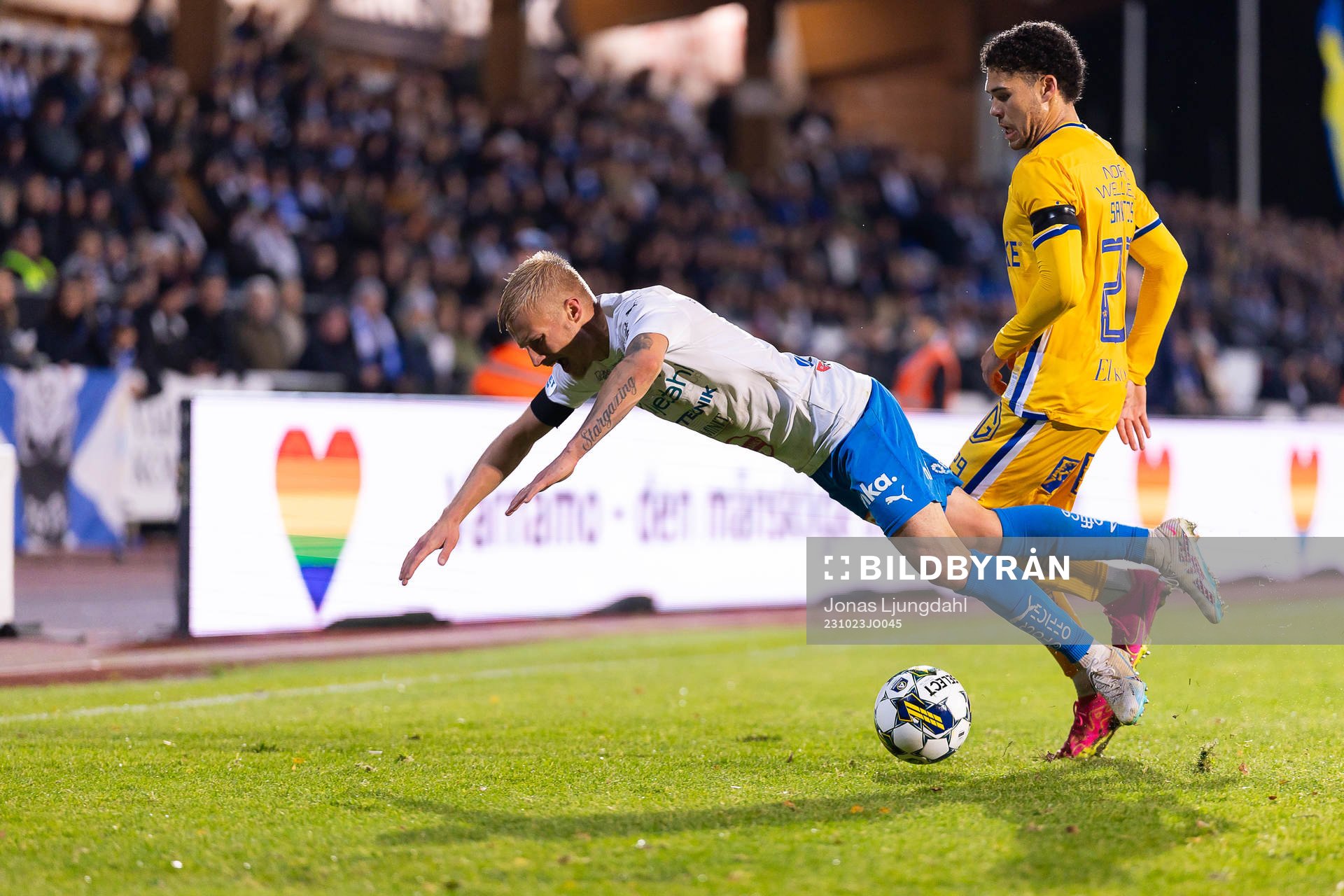 Värnamos Viktor Bergh och IFK Göteborgs Thomas Santos