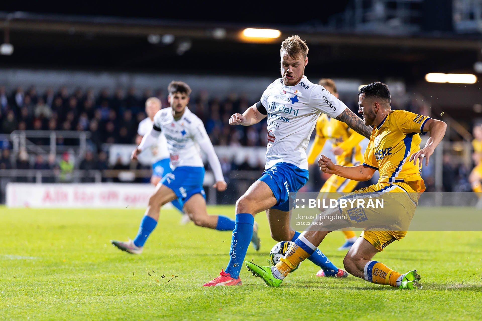 Värnamos Victor Eriksson och IFK Göteborgs Astrit Selmani