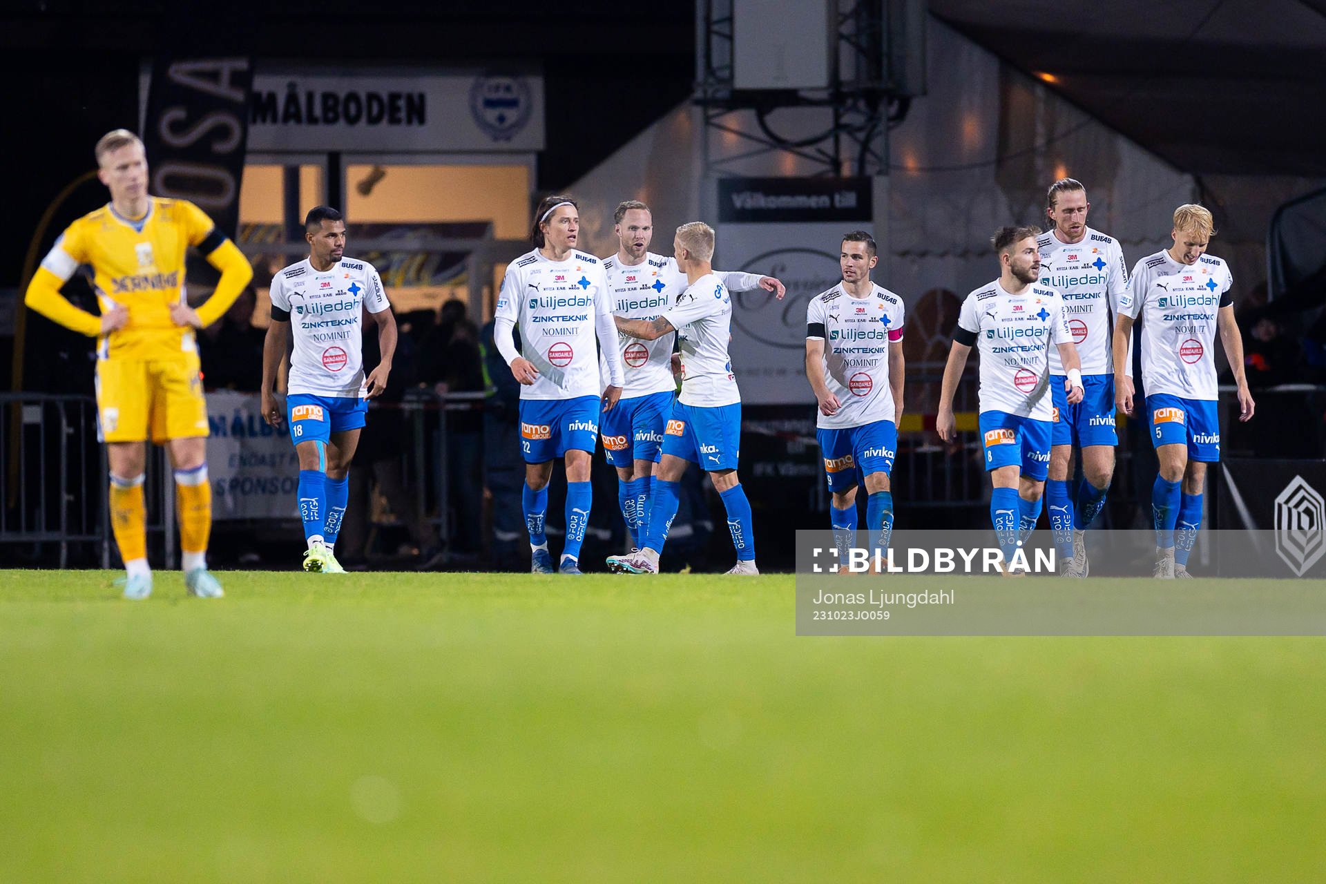 Värnamos spelare jublar