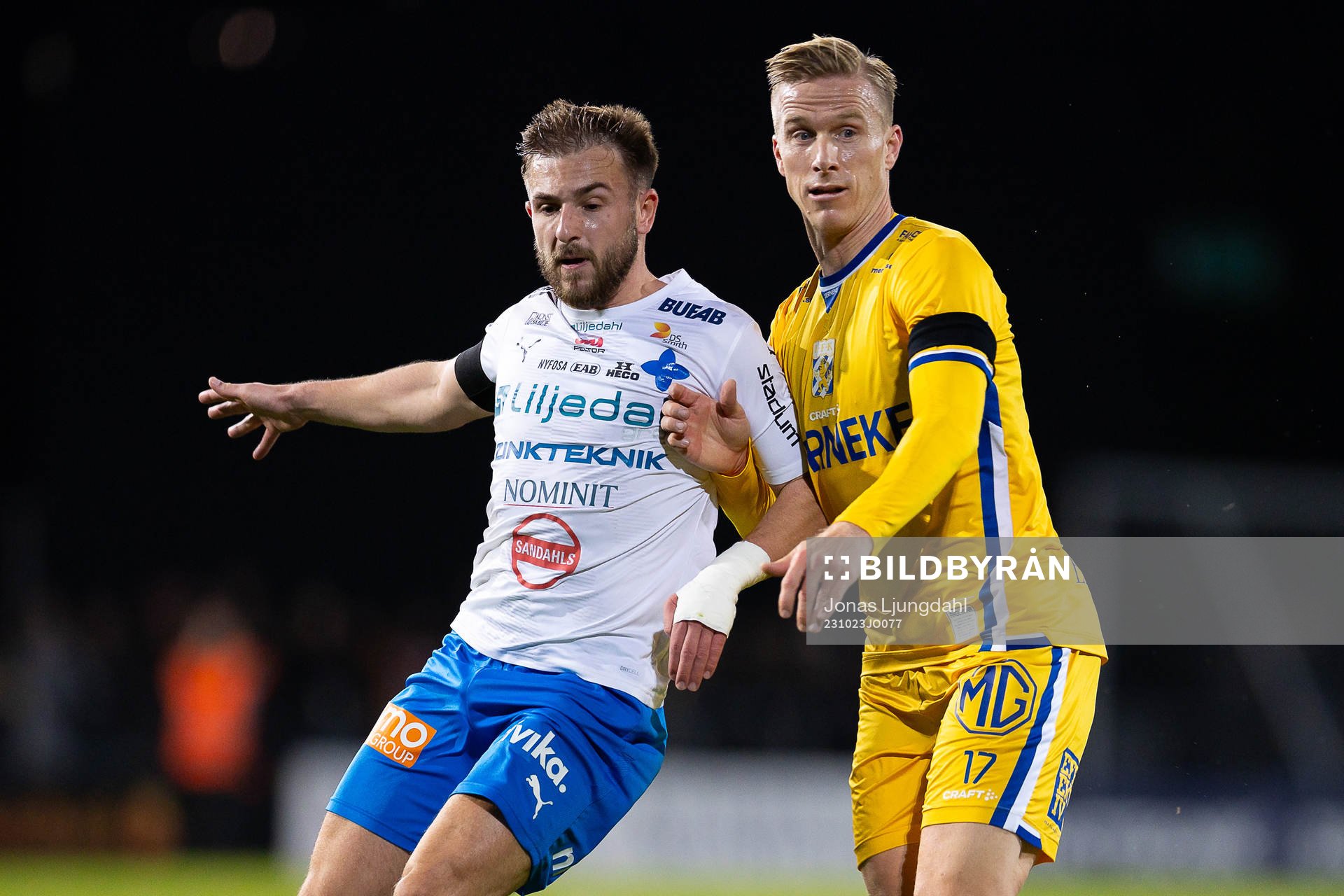 Värnamos Albion Ademi och IFK Göteborgs Oscar Wendt