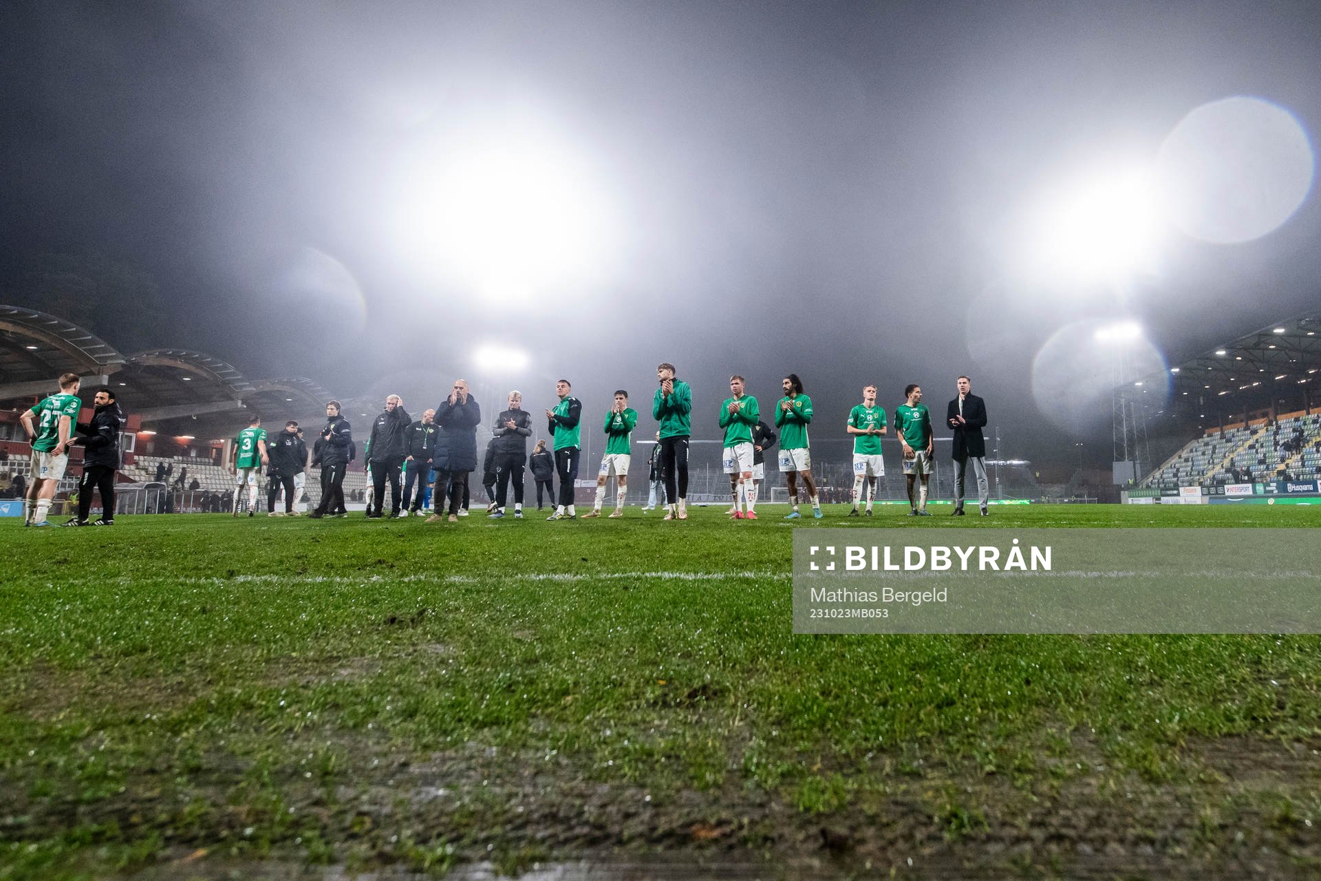 Jönköpings Södras spelare deppar och tackar supportrarna