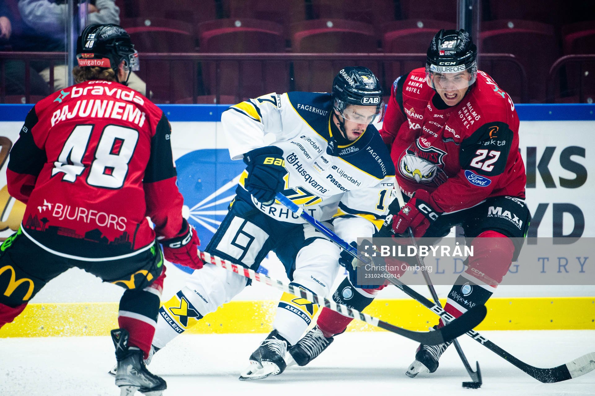 HV71s Isac Brännström och Malmö Redhawks Janne Kuokkanen