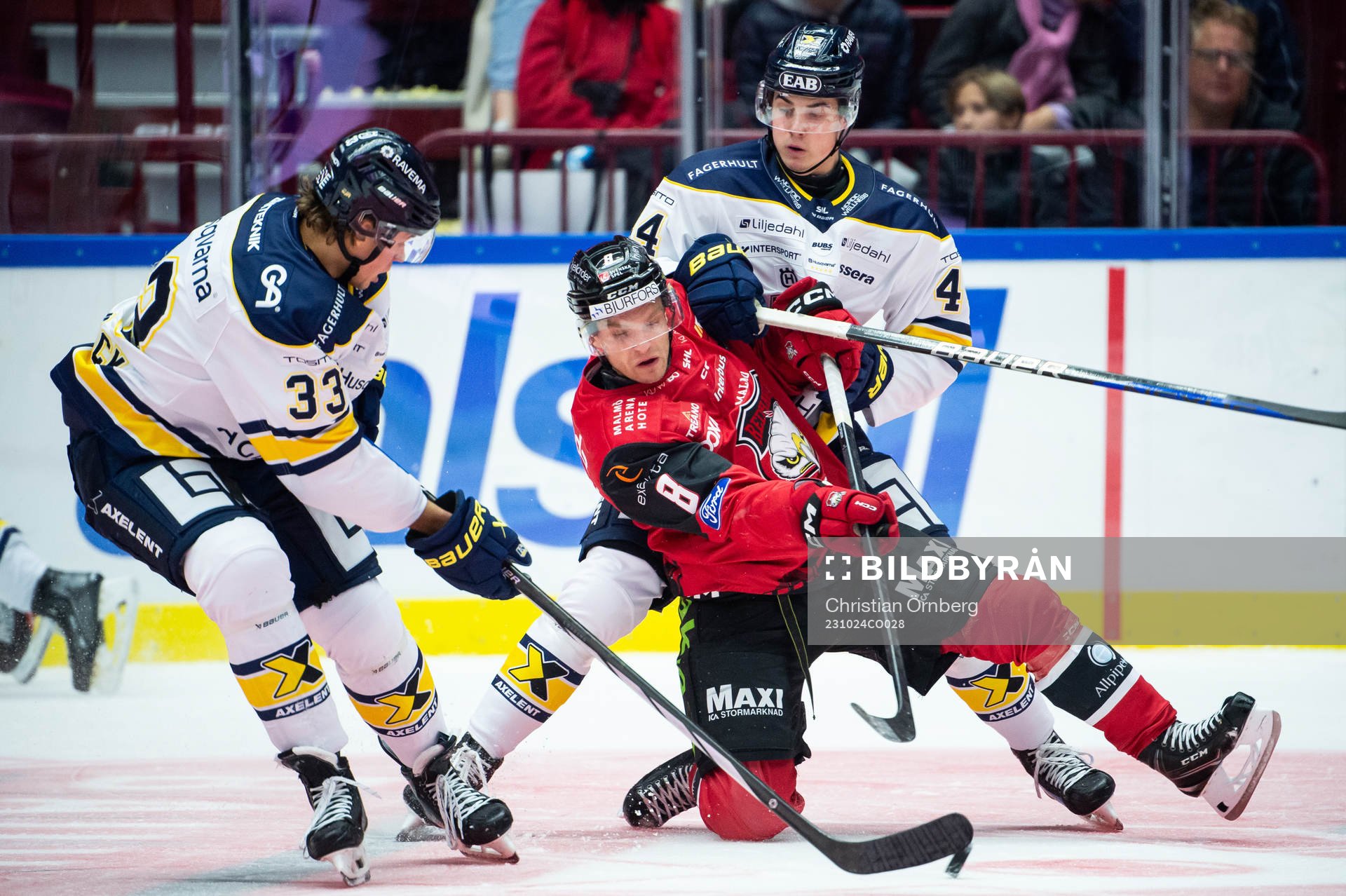 Malmö Redhawks Johan Olofsson mot HV71s Måns Lindbäck