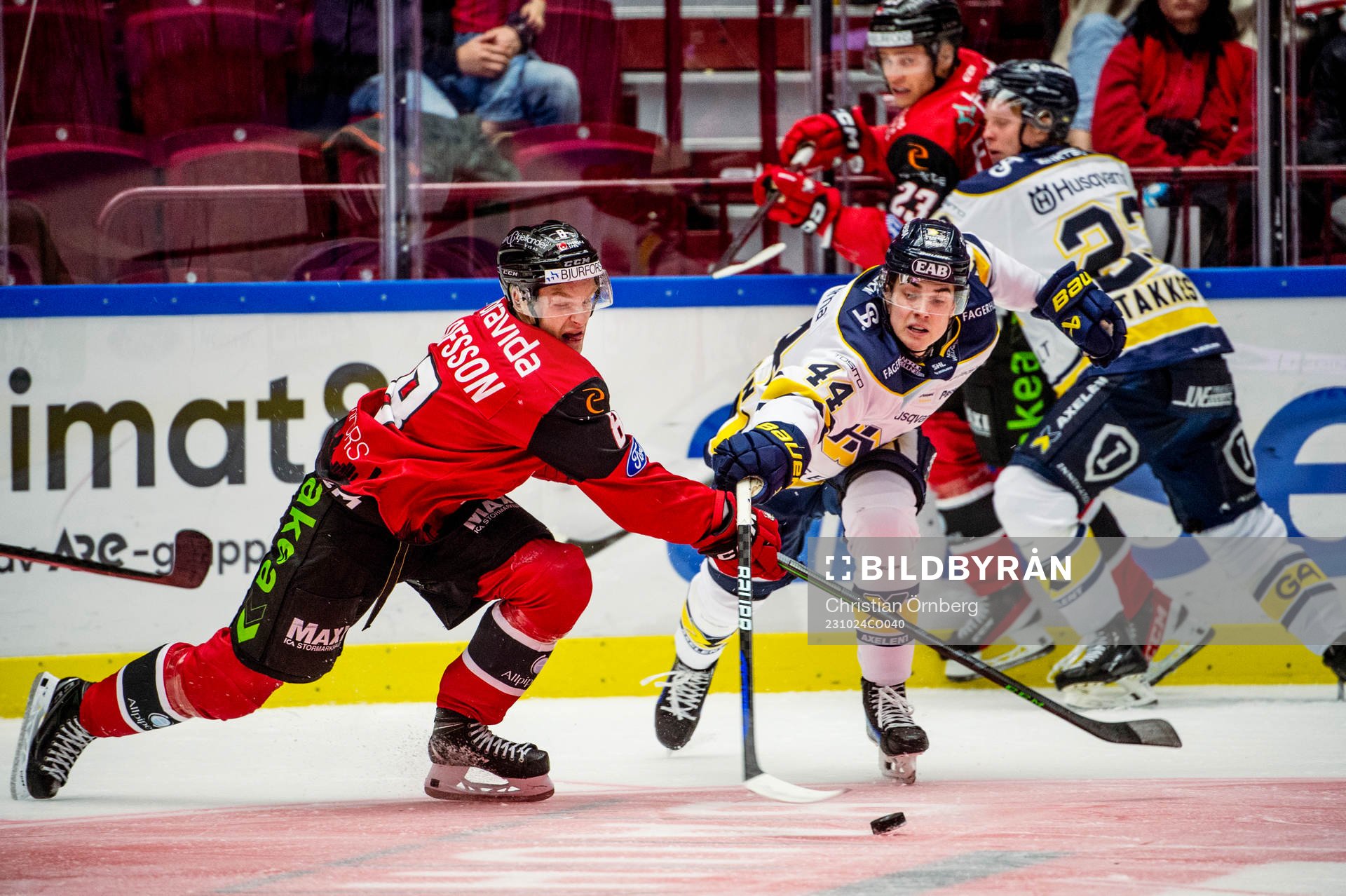Malmö Redhawks Johan Olofsson mot HV71s Hugo Fransson