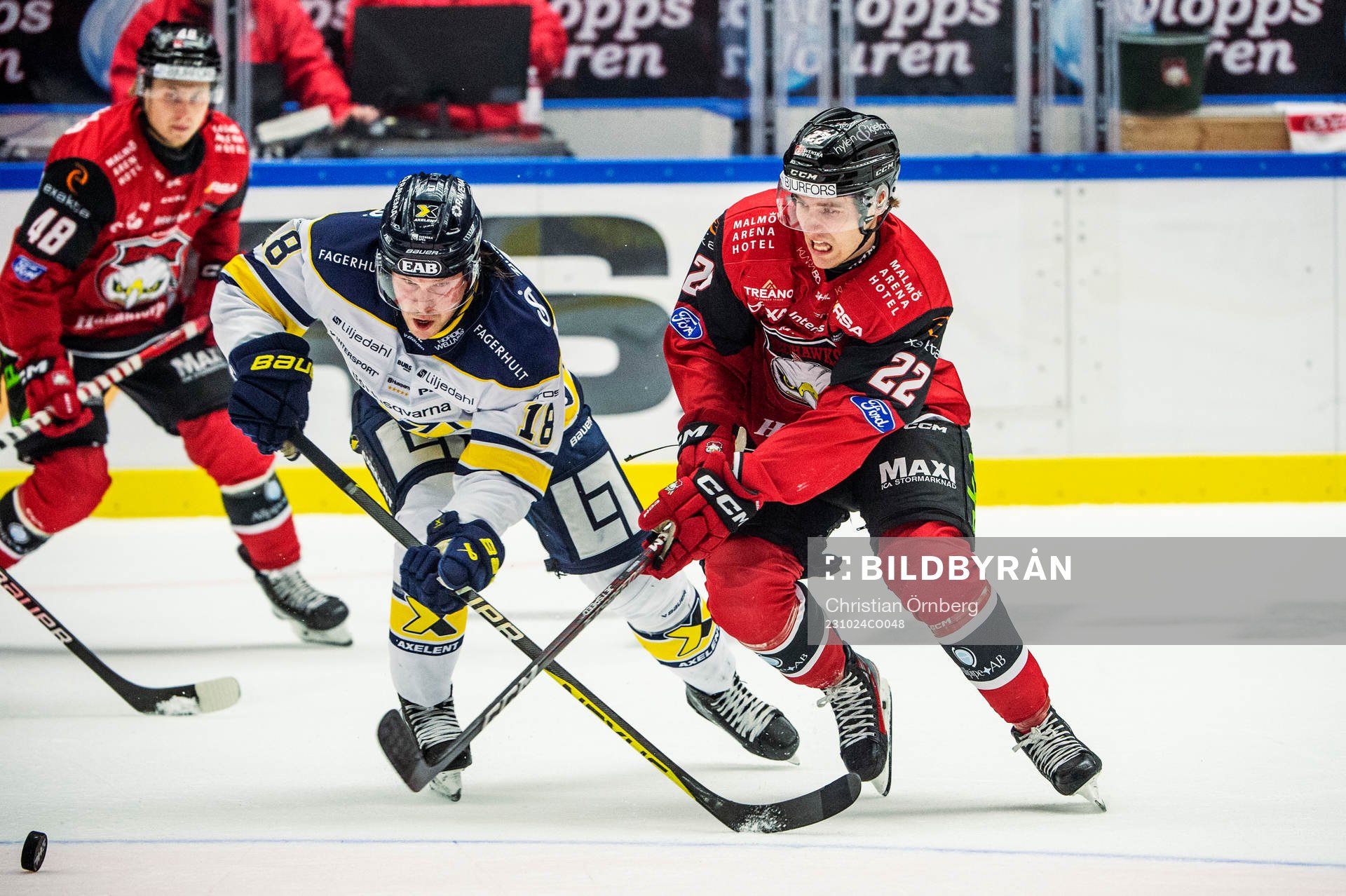 HV71s Kalle Maalahti mot Malmö Redhawks Janne Kuokkanen
