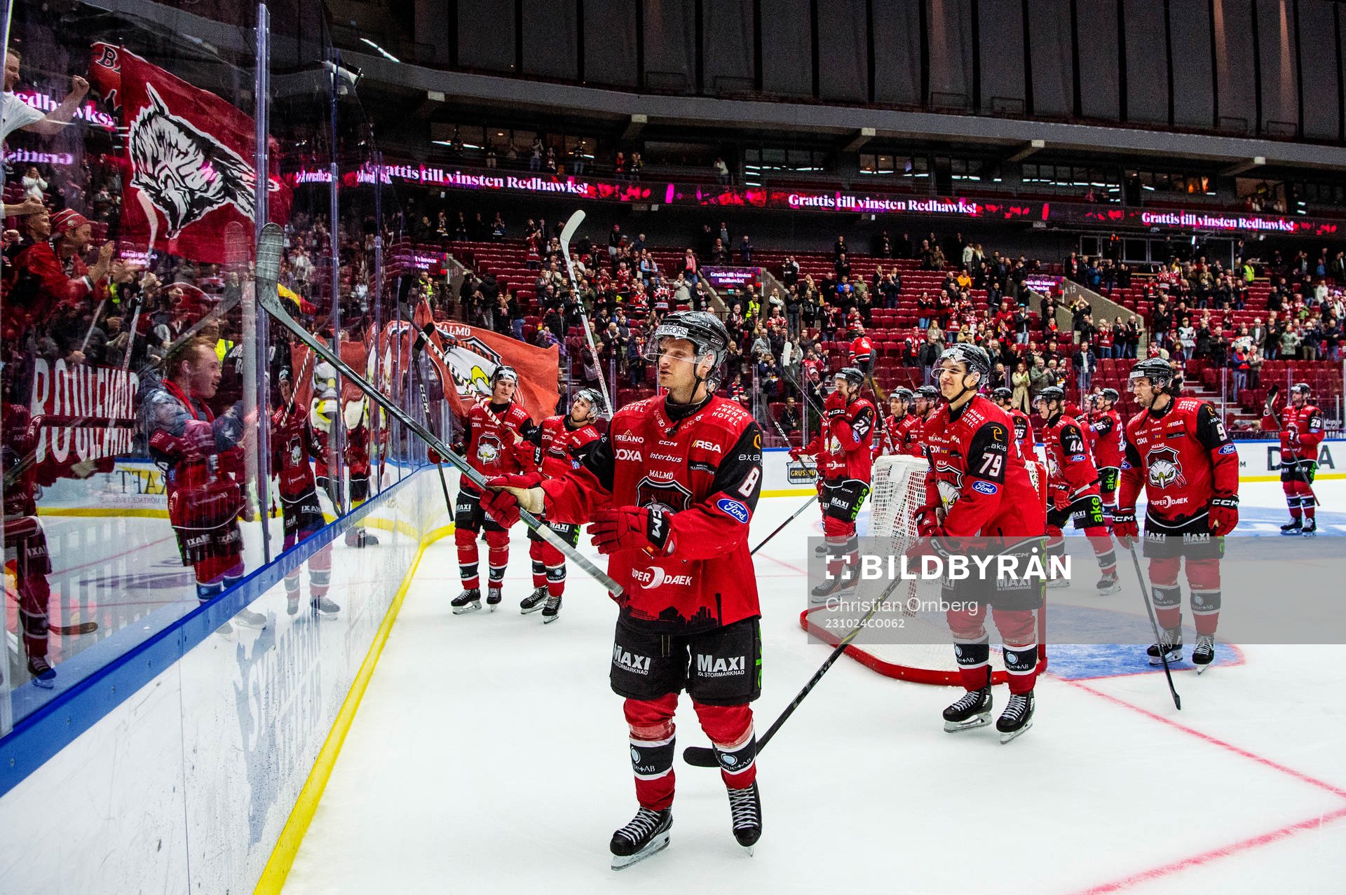 Malmö Redhawks spelare jublar