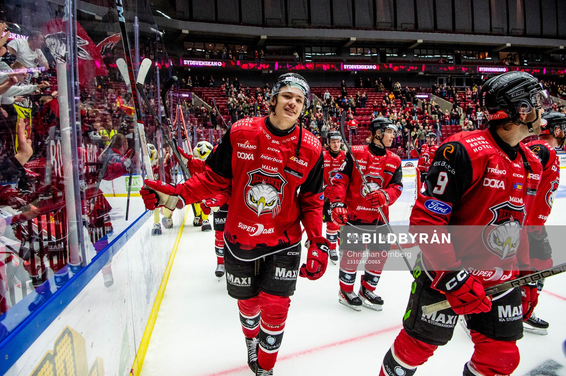 Malmö Redhawks spelare jublar
