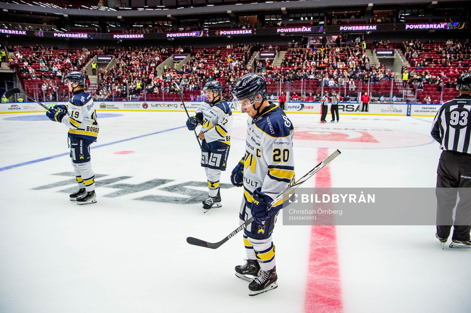 HV71s André Petersson delar med lagkamraterna