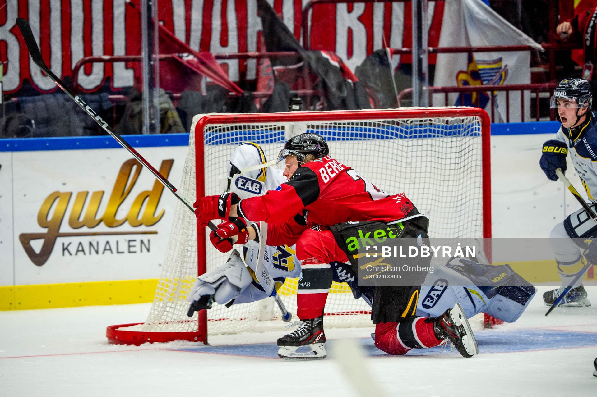 Malmö Redhawks Thomas Berg Paulsen och HV71s målvakt Joni