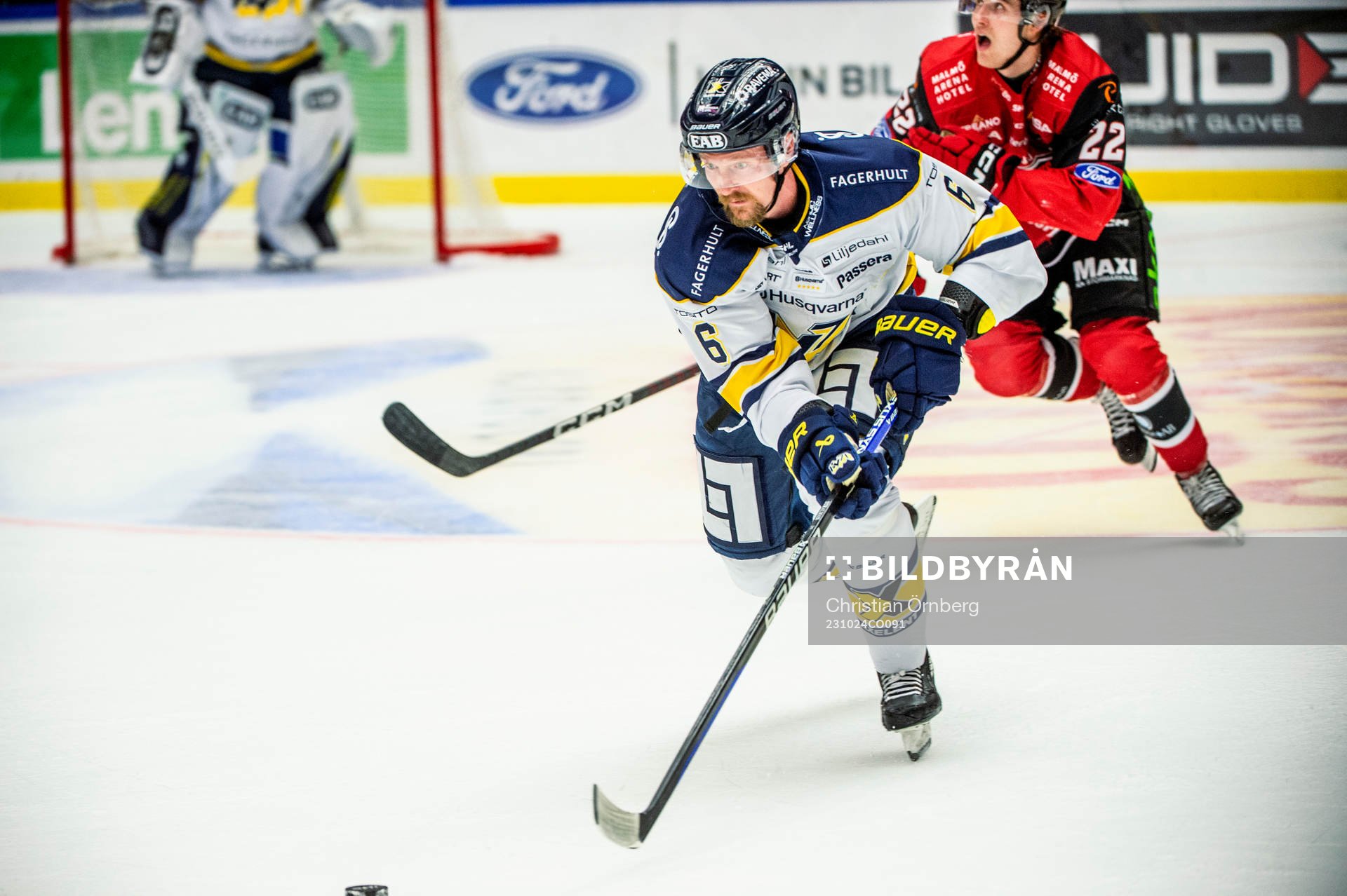 HV71s Anton Strålman mot Malmö Redhawks Janne Kuokkanen
