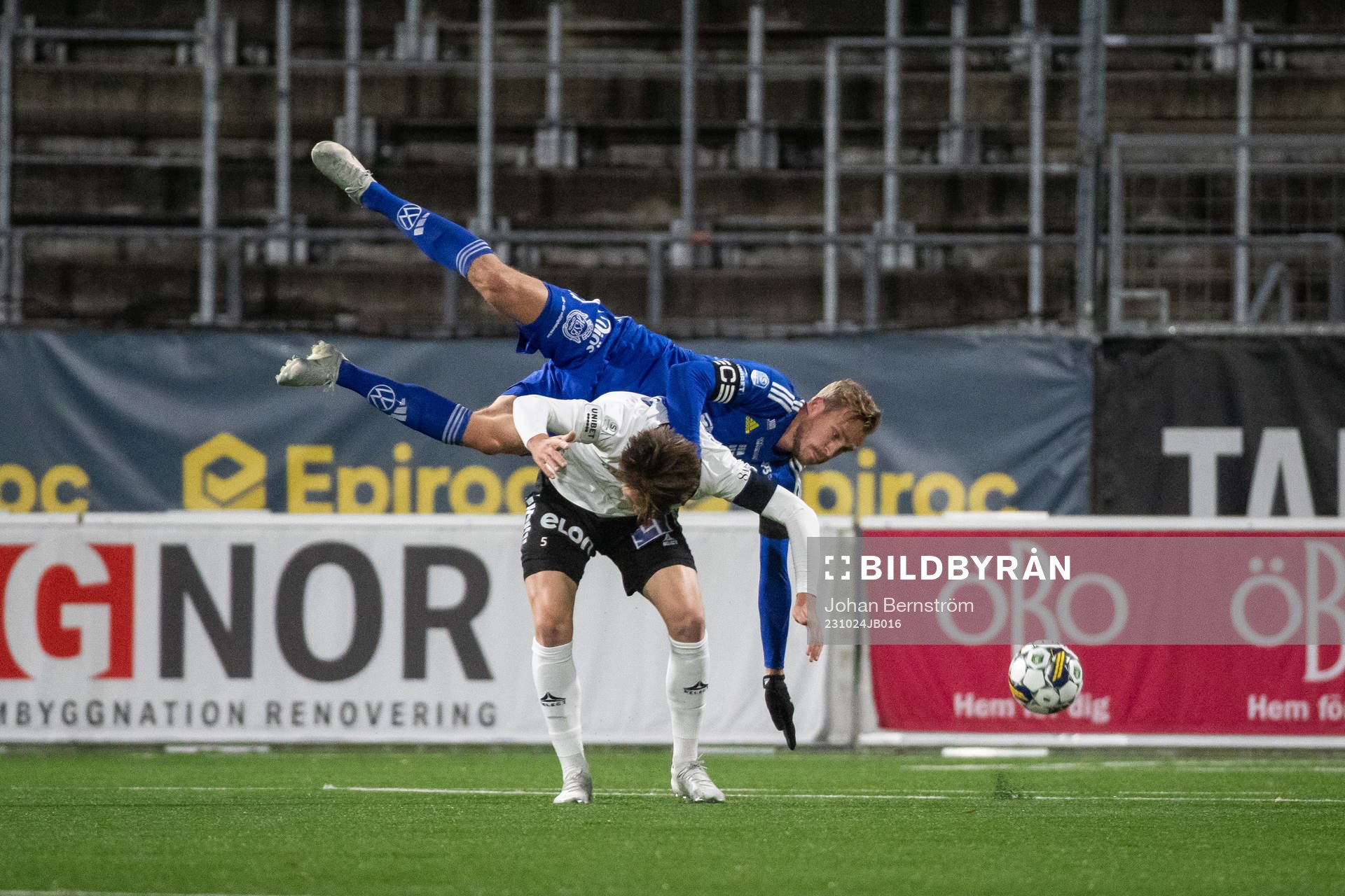 Örebros Daniel Hultqvist och GIF Sundsvalls Pontus Engblom