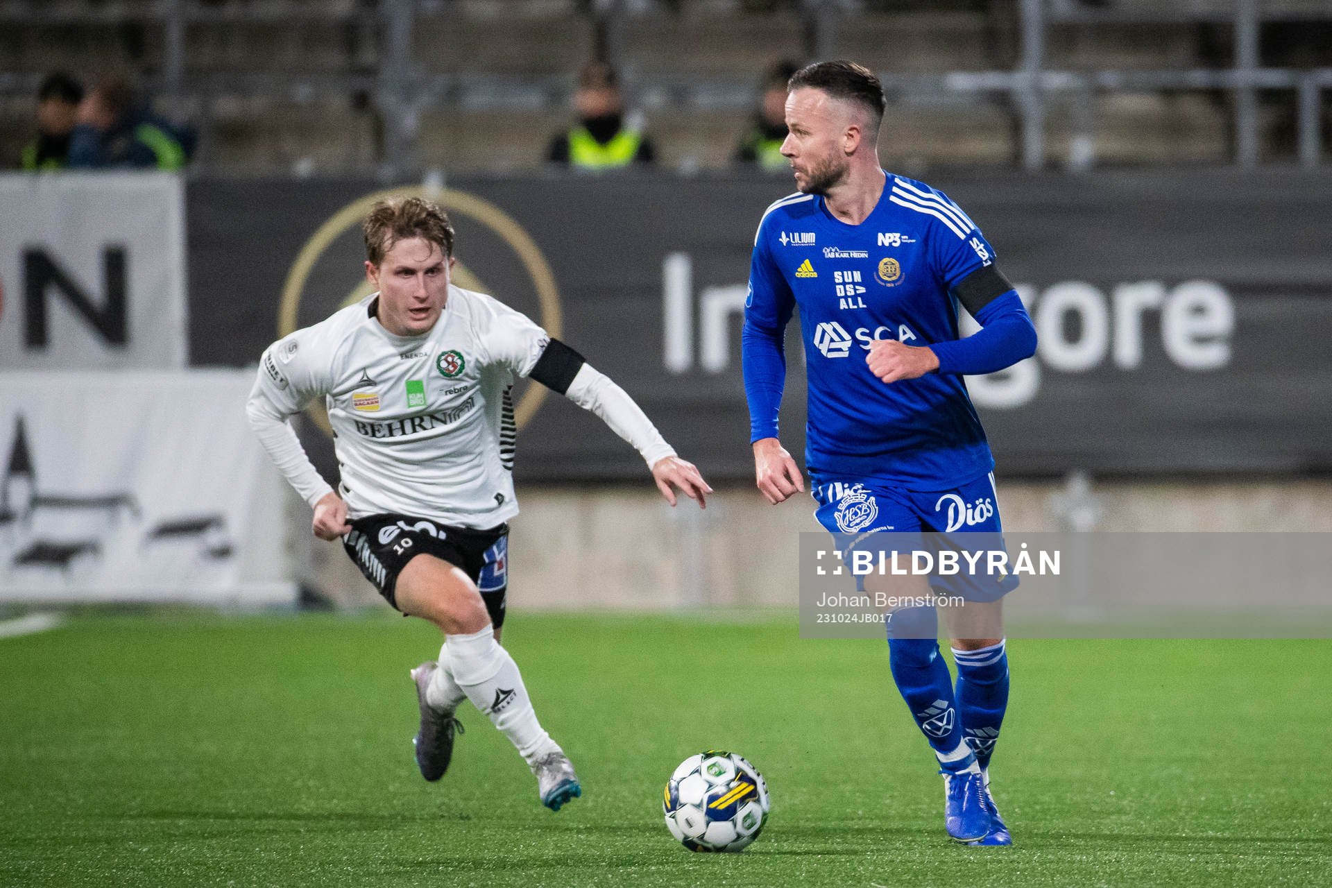 Örebros Victor Backman och GIF Sundsvalls Robert Lundström