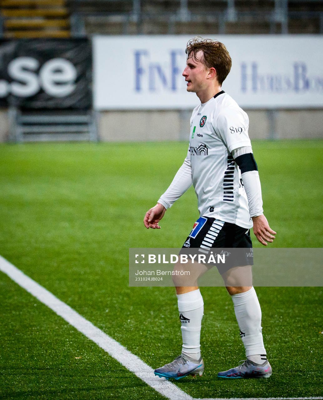 Örebros Victor Backman deppar