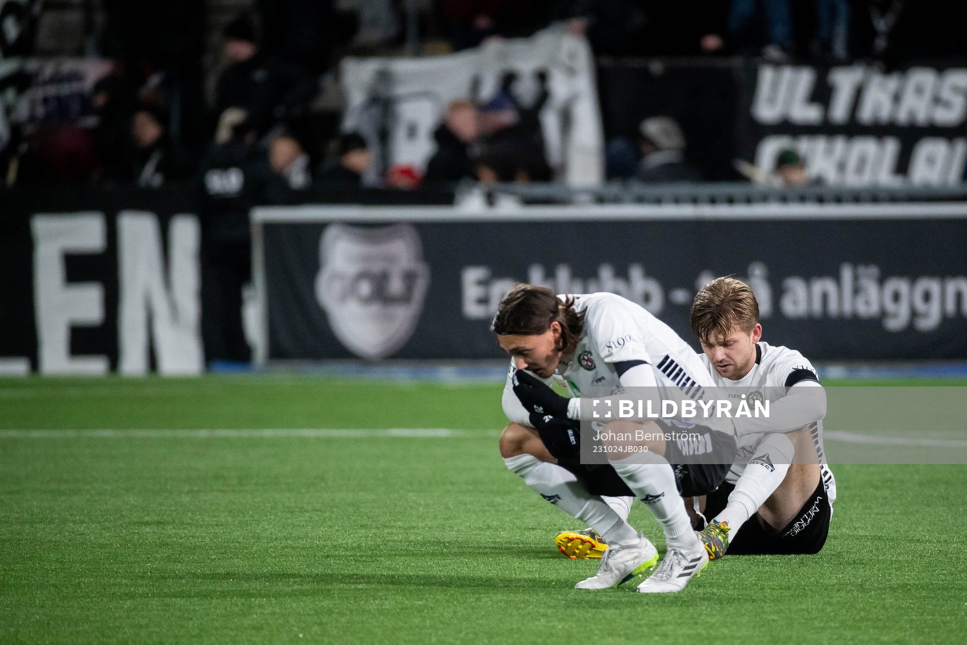 Örebros Adam Bark och Niclas Bergmark deppar