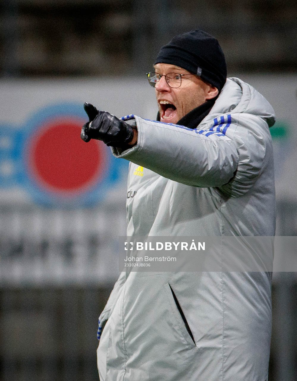 GIF Sundsvalls assisterande tränare Joel Cedergren under fotbollsmatchen i Superettan mellan Örebro och GIF Sundsvall den 24 oktober 2023 i Örebro.