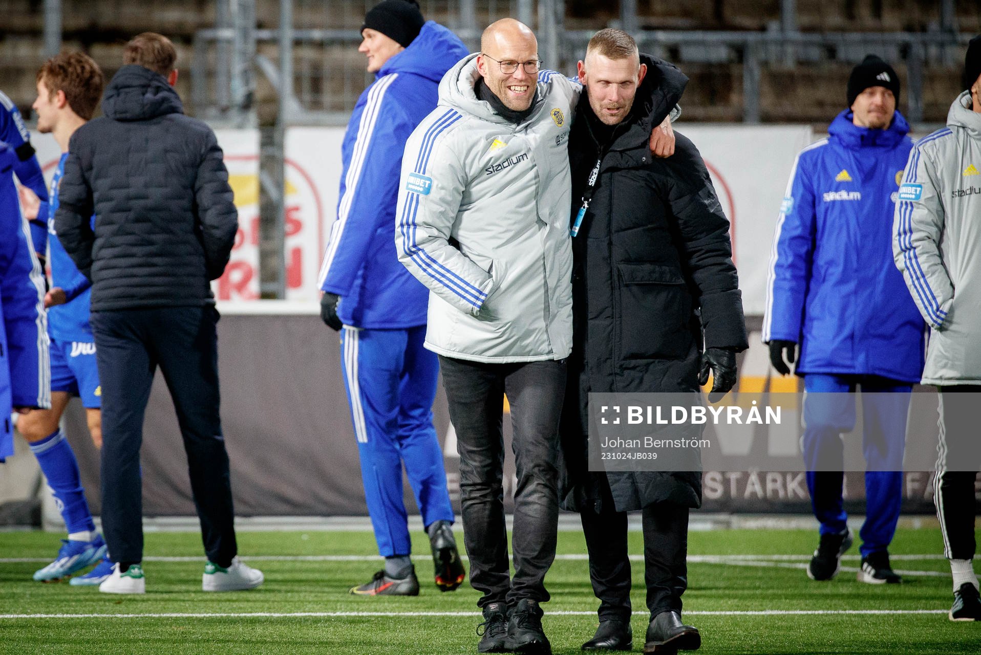 GIF Sundsvalls assisterande tränare Joel Cedergren jublar
