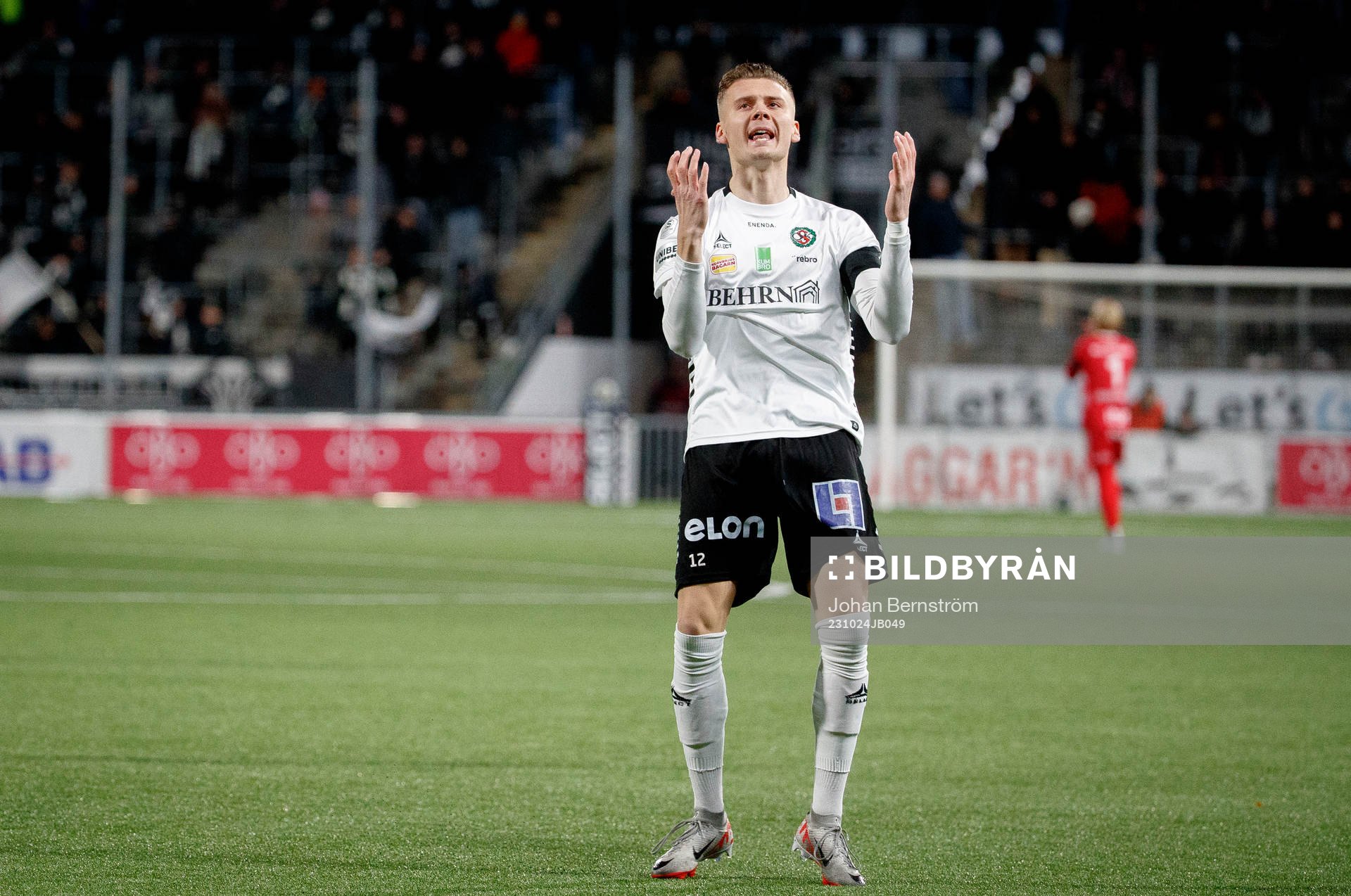 Örebros Jake Larsson deppar