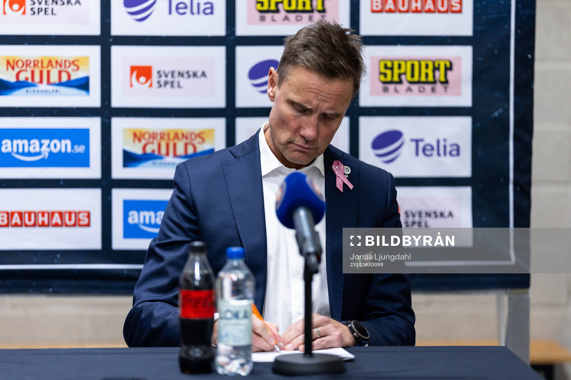 Frölundas tränare Roger Rönnberg på presskonferens
