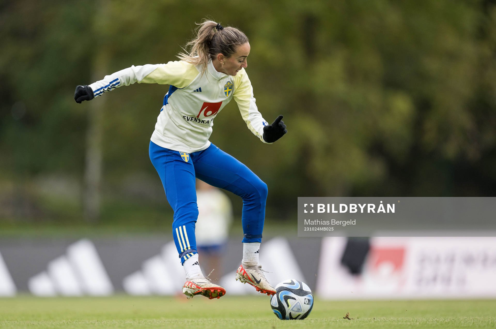 Kosovare Asllani of Sweden