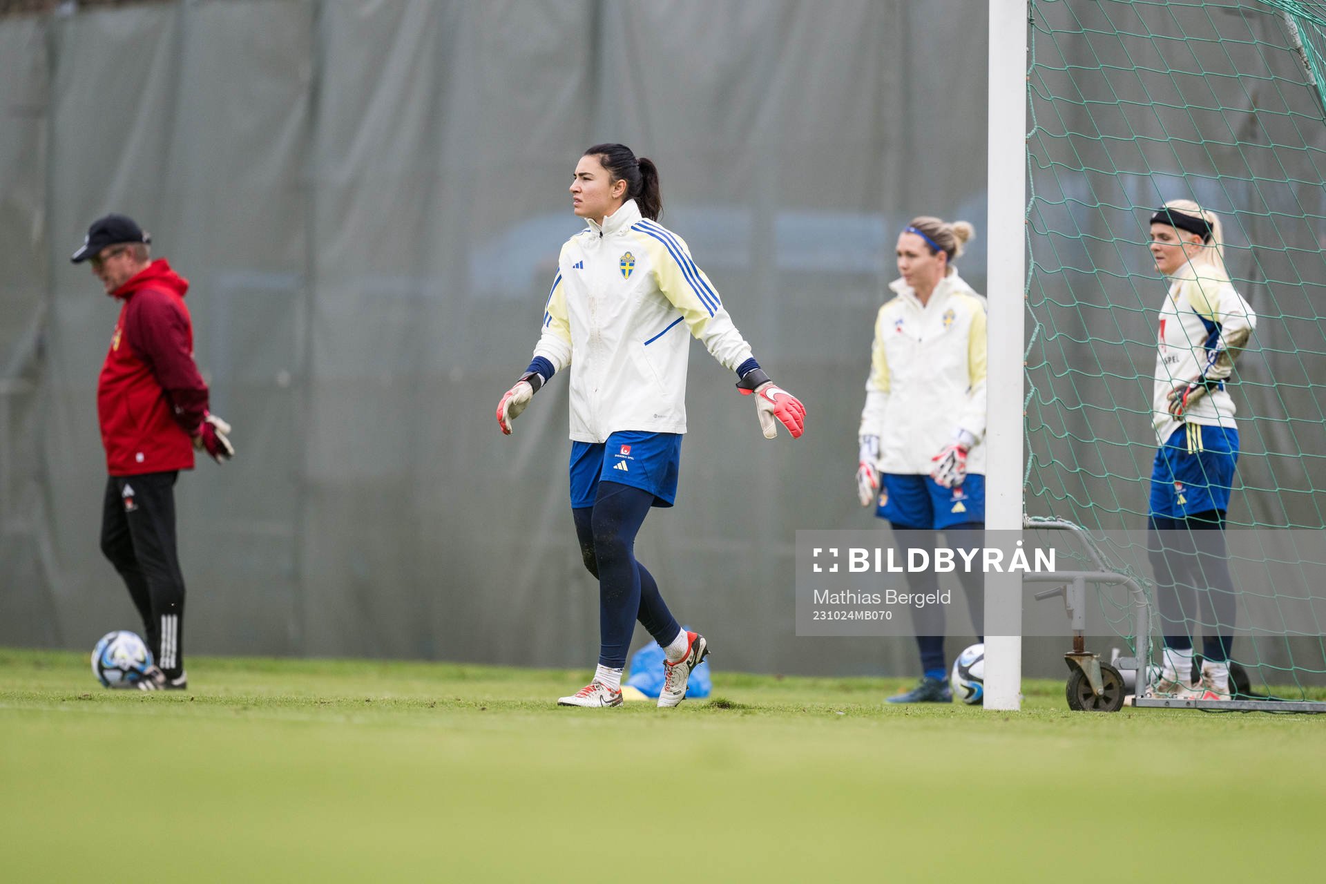 Goalkeeper coach Leif Troedsson, Goalkeeper Zecira Musovic,