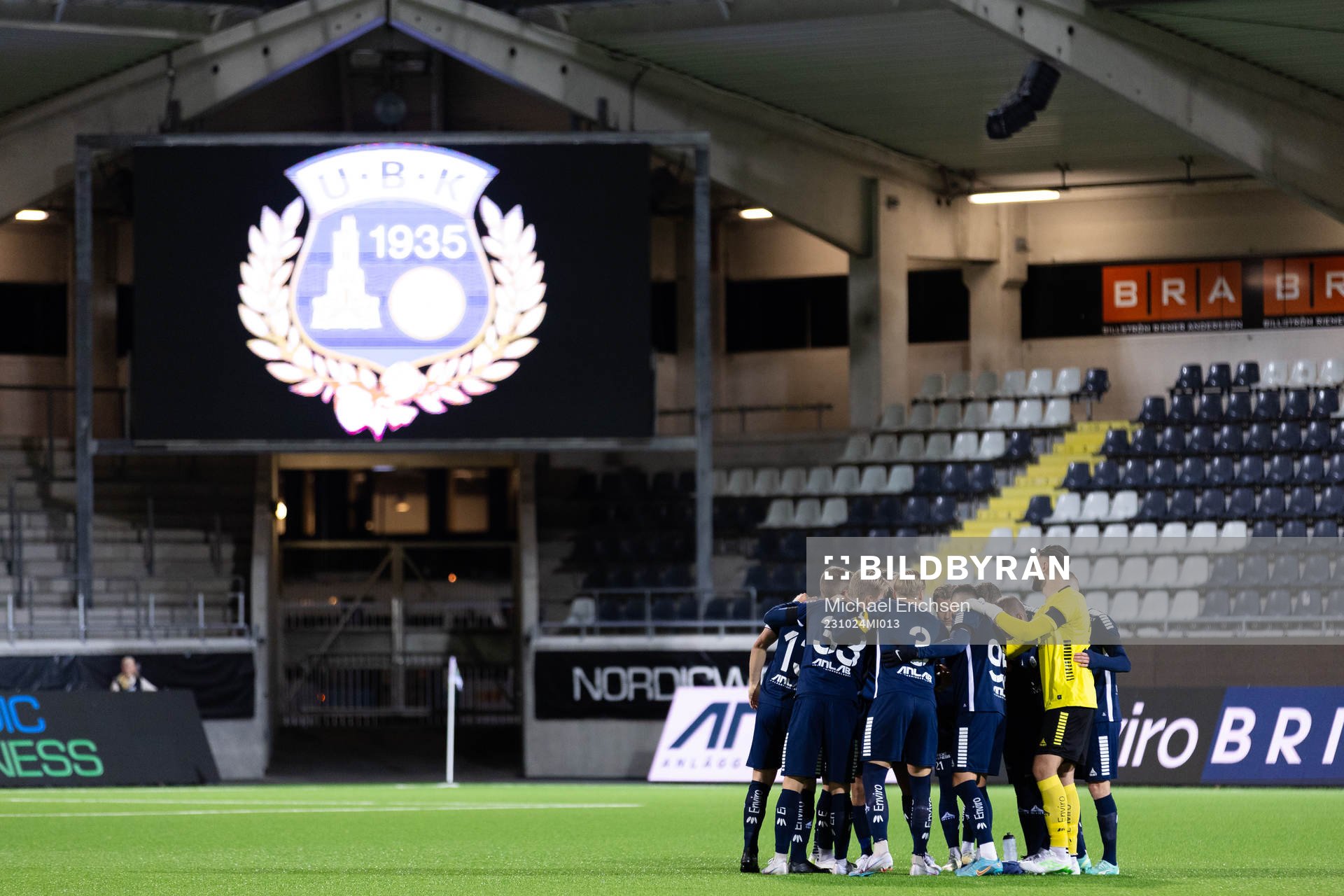 Utsiktens spelare samlade innan fotbollsmatchen i