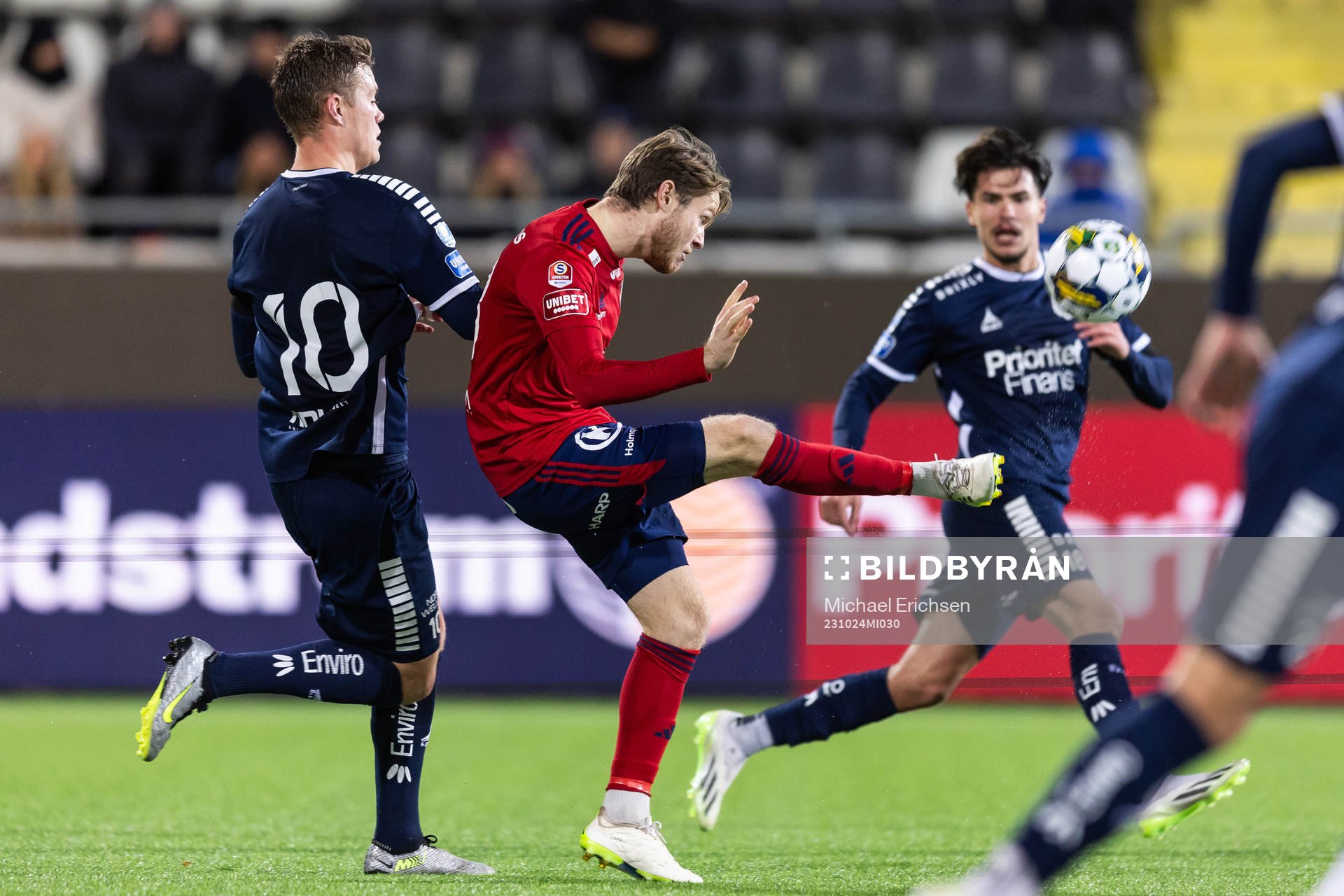 Utsiktens Albin Skoglund och Östers Daniel Ljung
