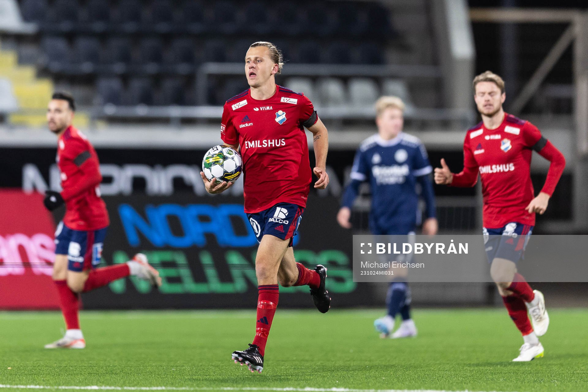 Östers Jesper Jonasson Westermark jublar
