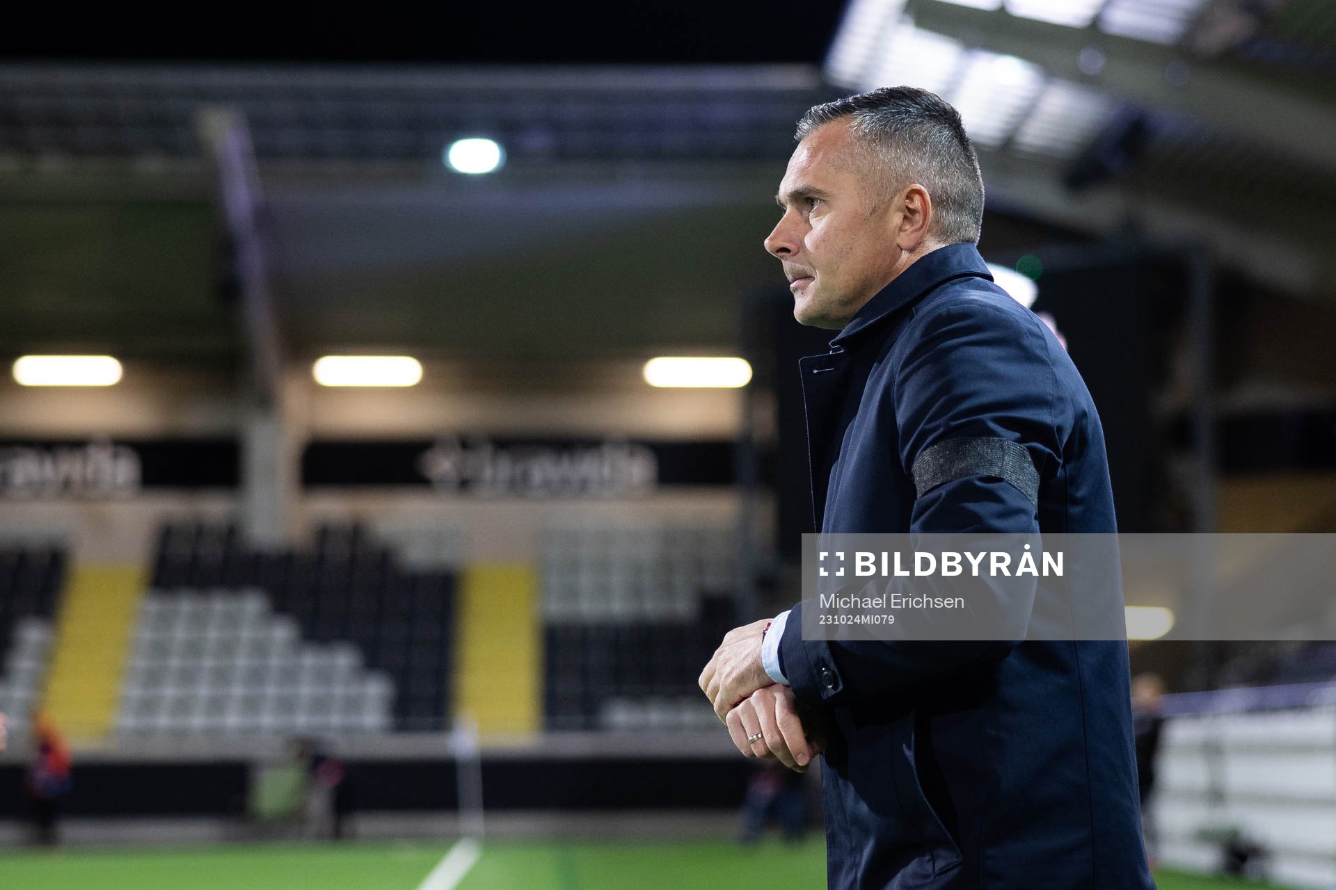 Östers tränare Srdjan Tufegdzic innan fotbollsmatchen i
