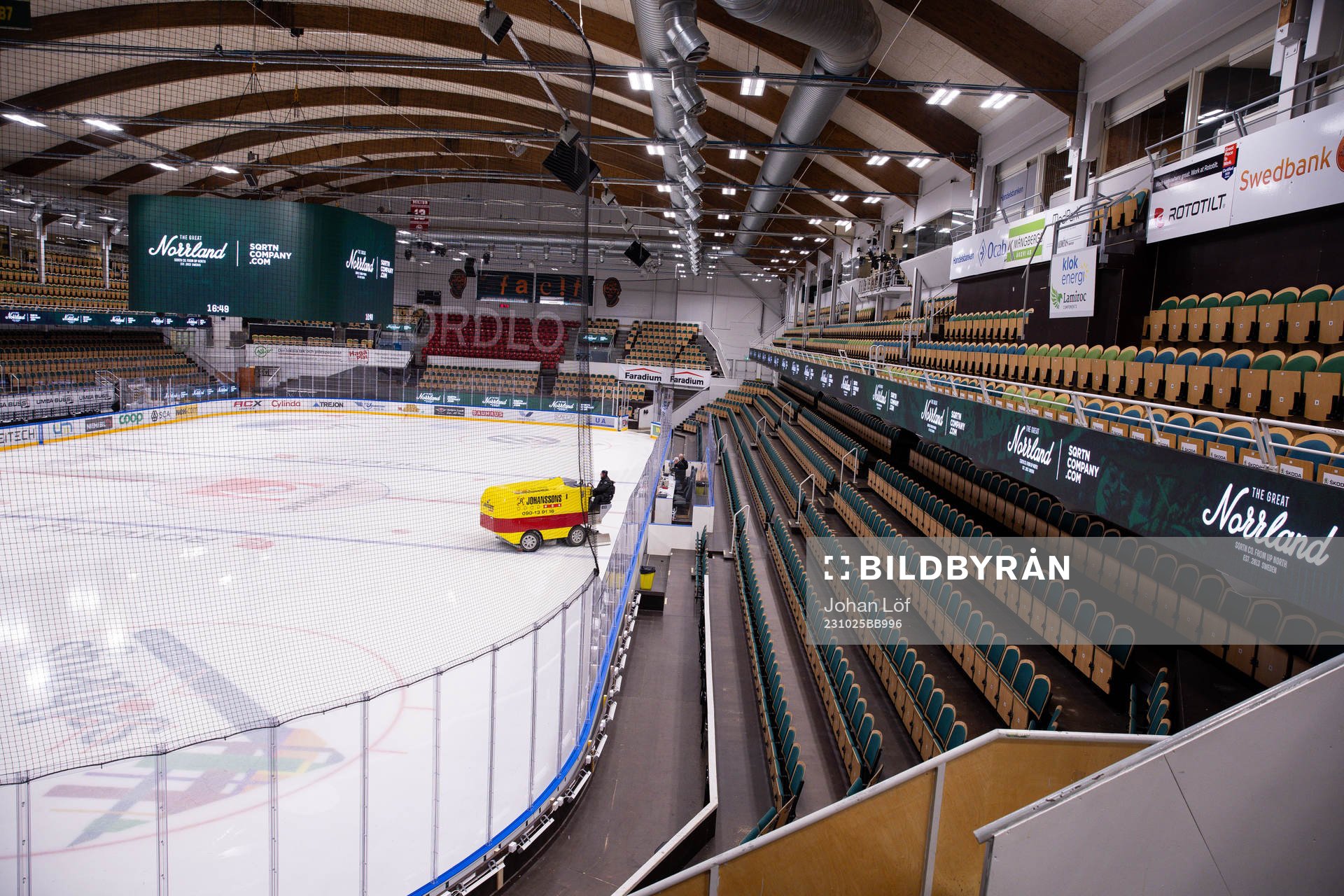 Tomma läktare innan ishockeymatchen i Hockeyallsvenskan