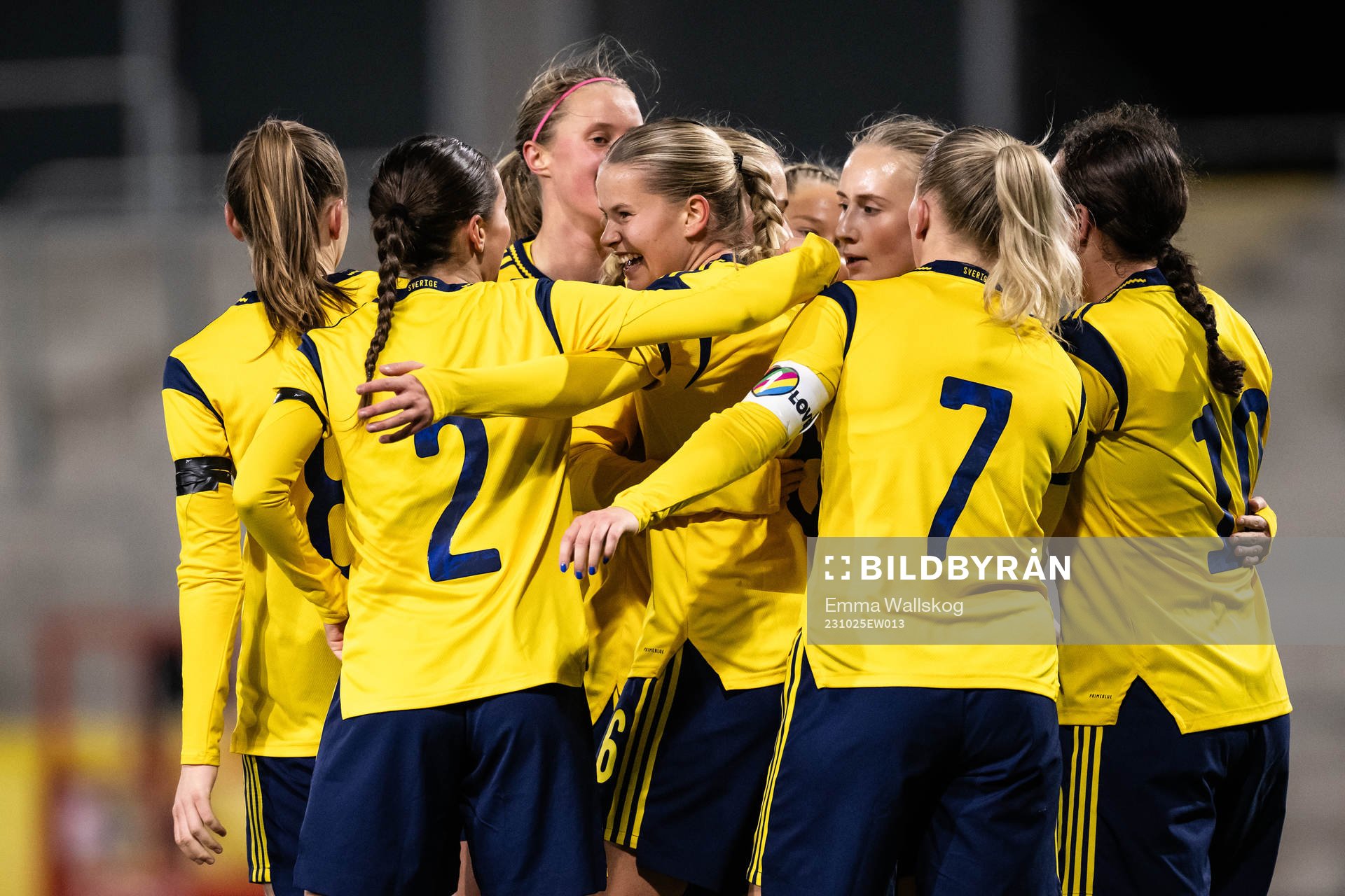 Sara Frigren of Sweden celebrate with teammates after the 1-0 goal during the UEFA Women's Under-19 Euro Qualifier football match between Sweden and Portugal on October 25, 2023 in Västerås.